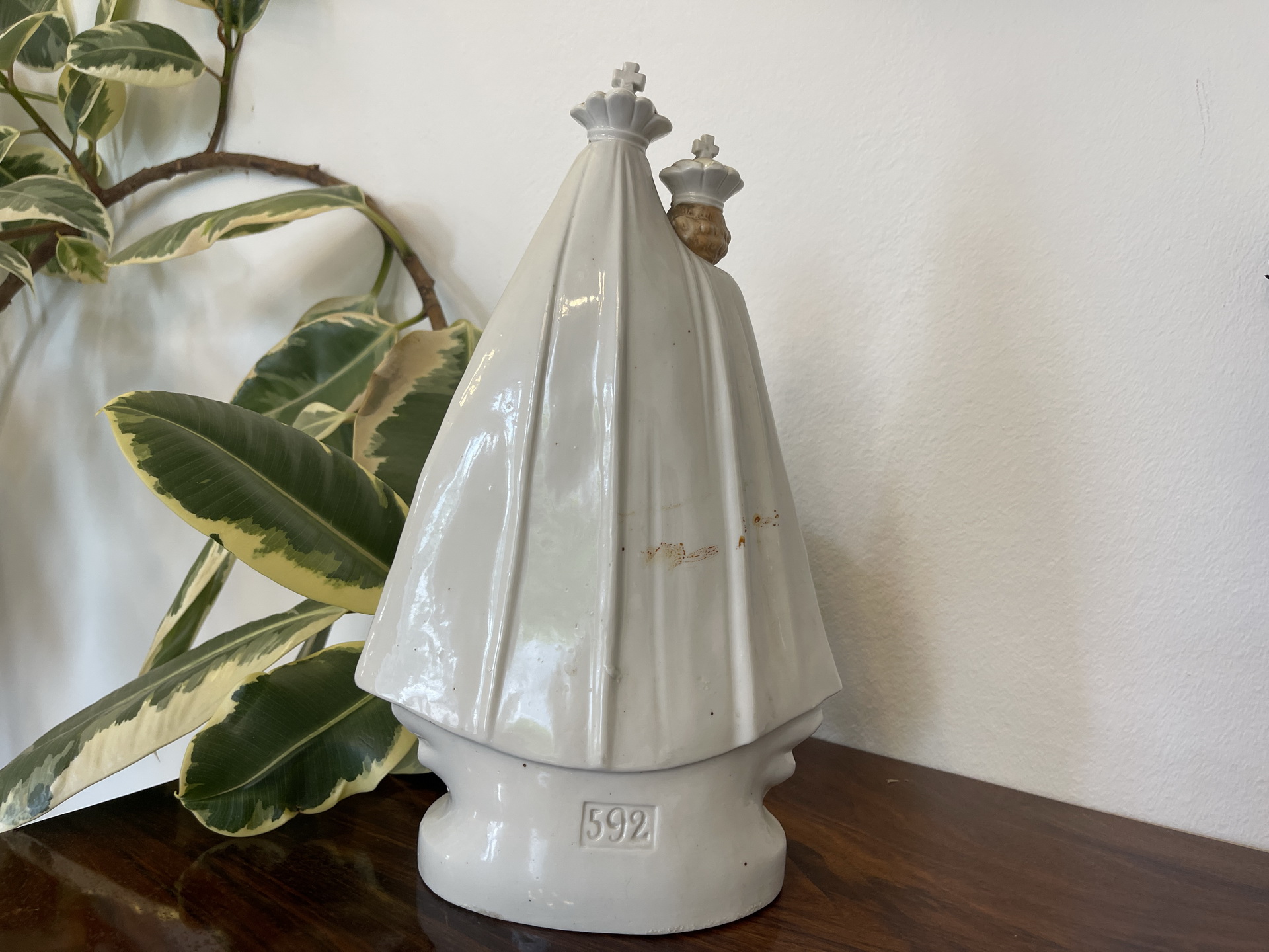Heiligenfigur Mutter Gottes mit Kind Porzellanfigur Mariazell - Gnadenmutter A4414