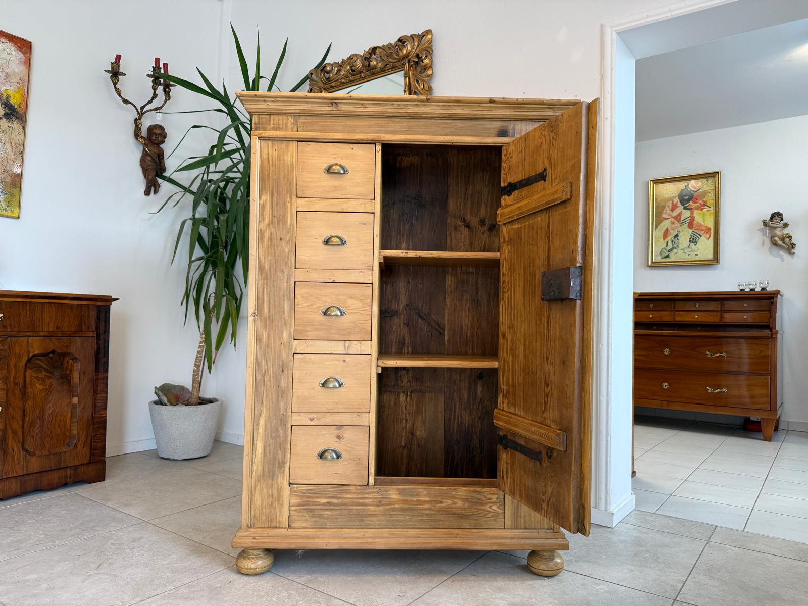 Bäuerlicher uriger Brotschrank Almerschrank Speiskasten Bauernkasten G1850