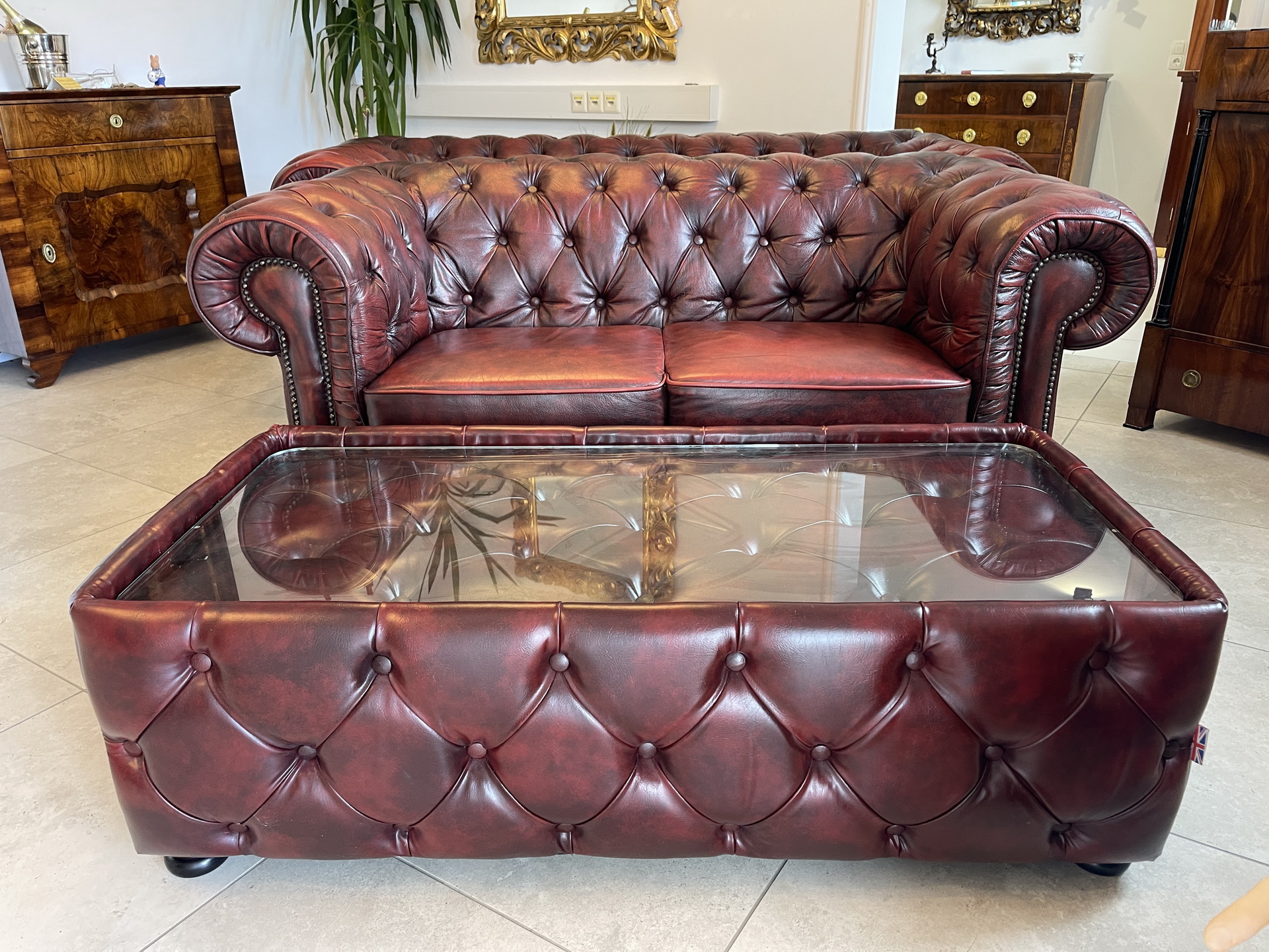 Exclusiver Chesterfield Couchtisch aus Leder, Oxblood Red,  klassisch, stilvoll A4288