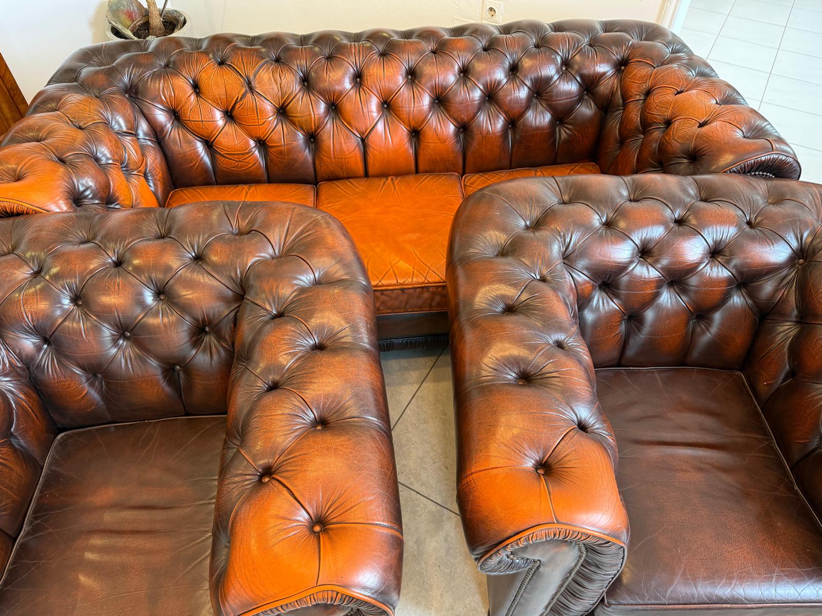 Chesterfield Ensemble 3 teilig Ledersofa Fauteuils Clubmöbel Cultmöbel D1214