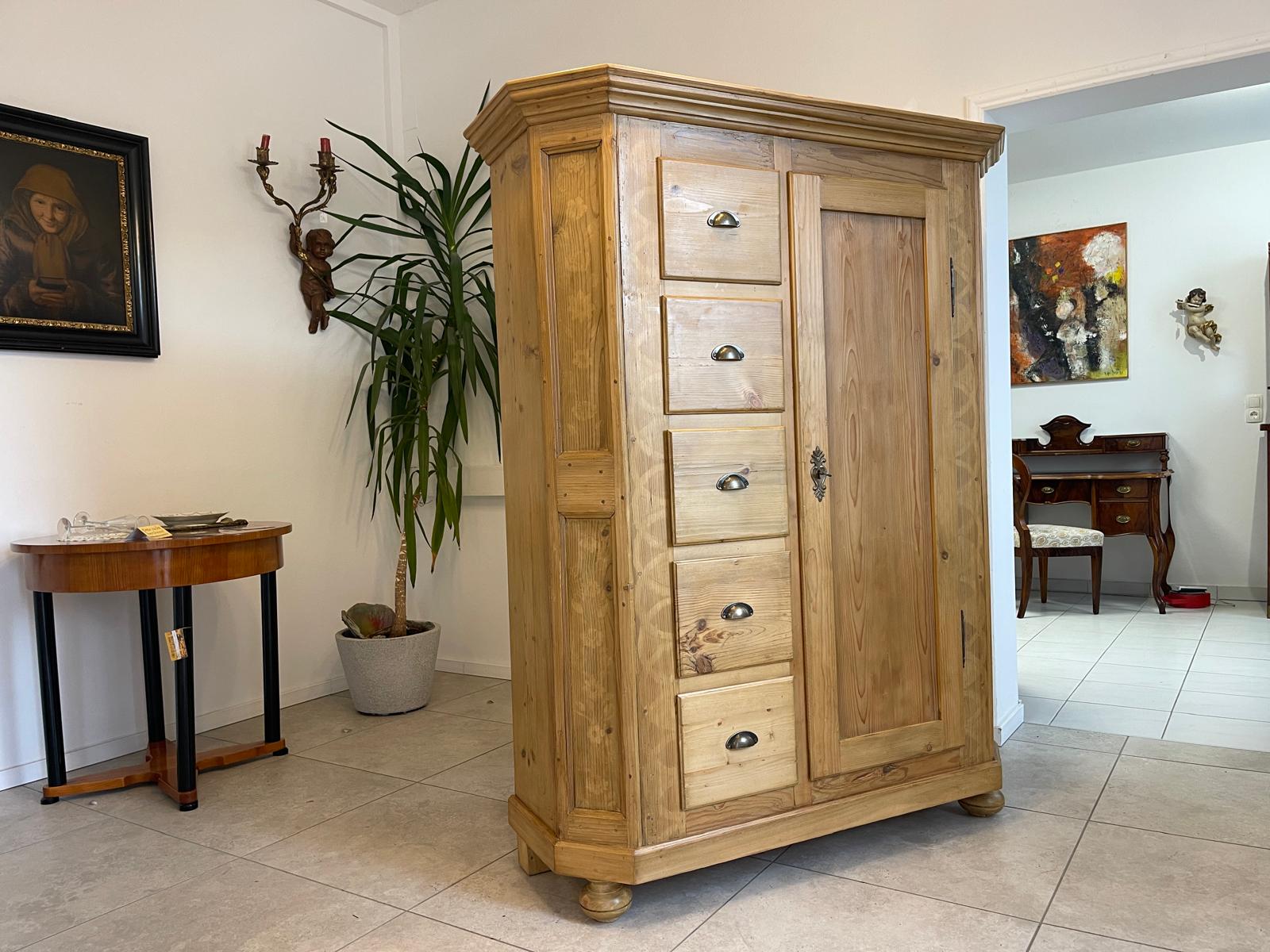 Bäuerlicher uriger Brotschrank Almerschrank Speiskasten Bauernkasten G1259