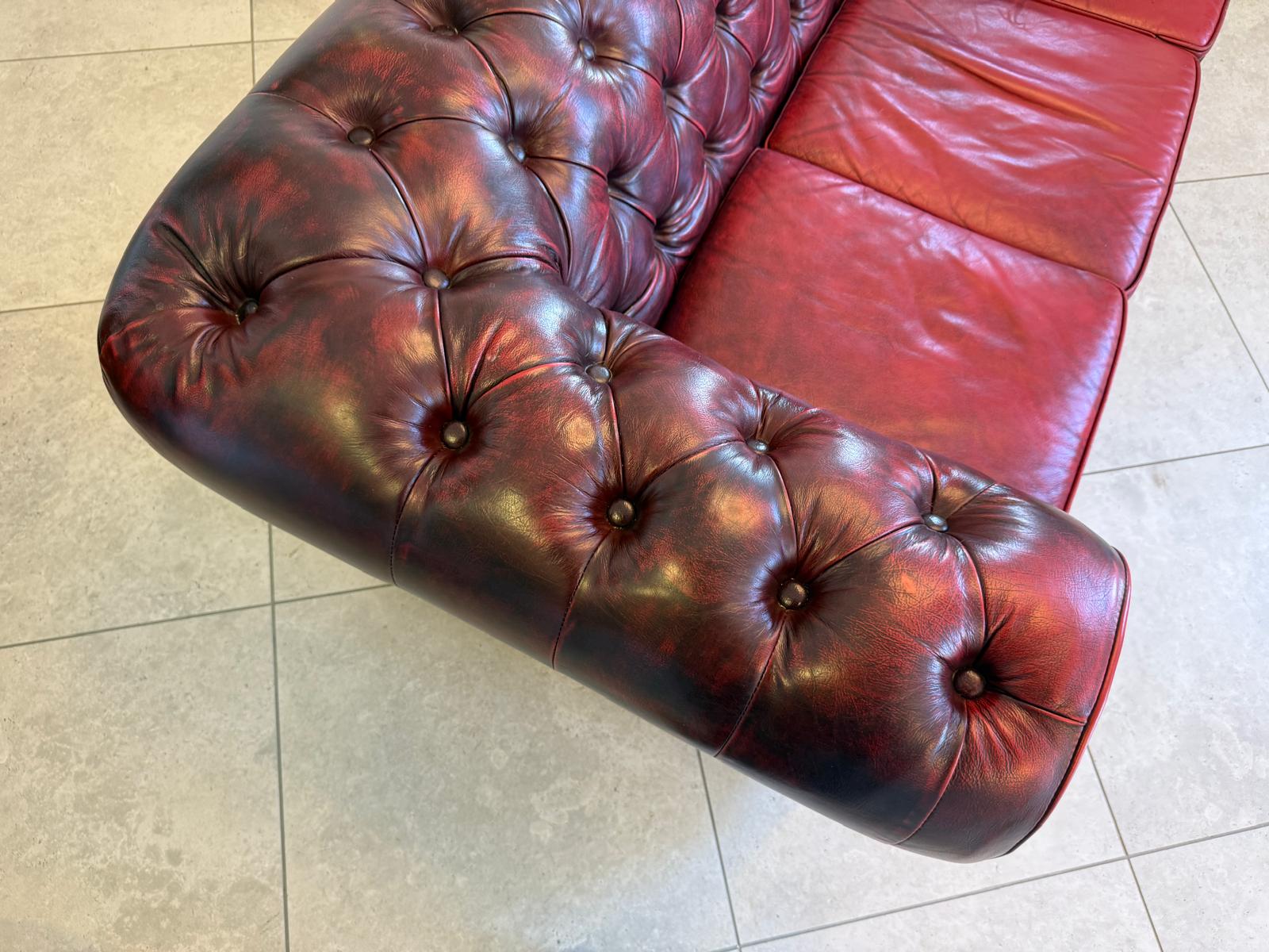 Chesterfield 3er Clubsofa Diwan Couch Oxblood Kultmöbel G2090