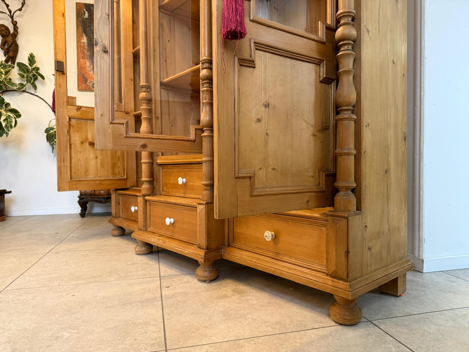 Originale Vitrine Säulen Glasvitrine Bücherschrank Bauernvitrine Antik Bauernkasten D1157