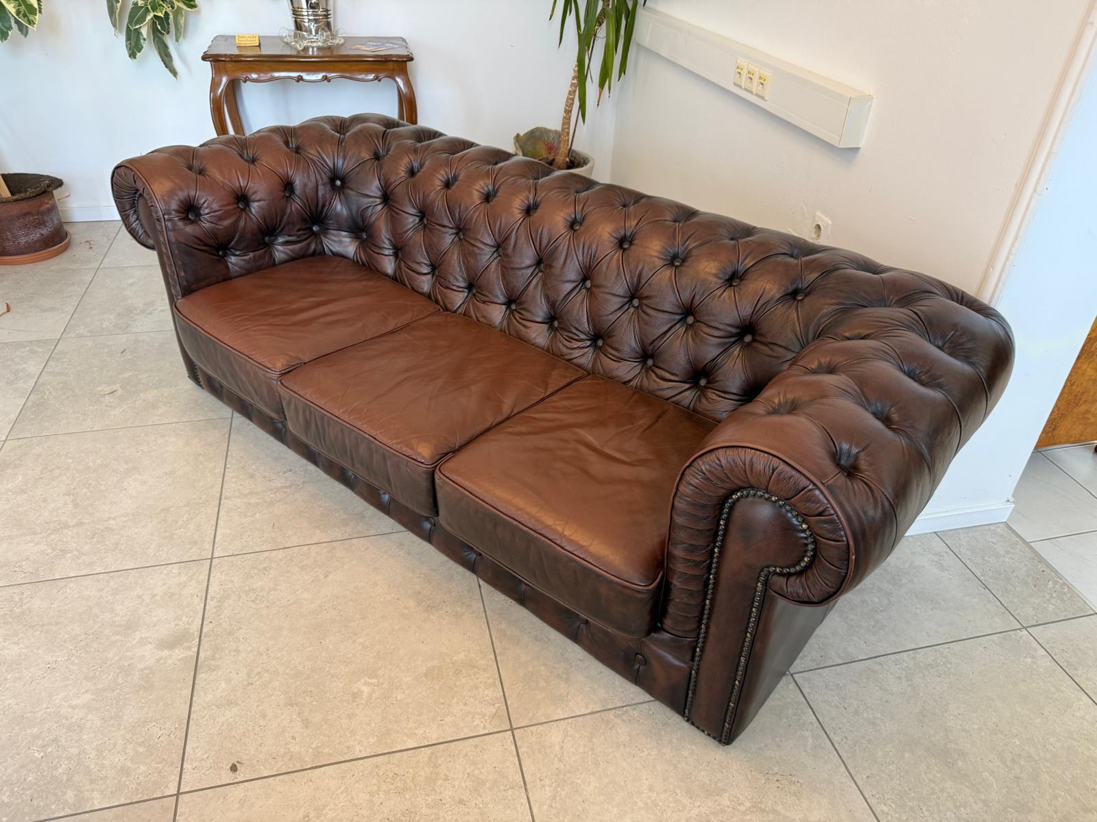 Chesterfield 3er Clubsofa Diwan Couch Antik Braun Kultstück G1832