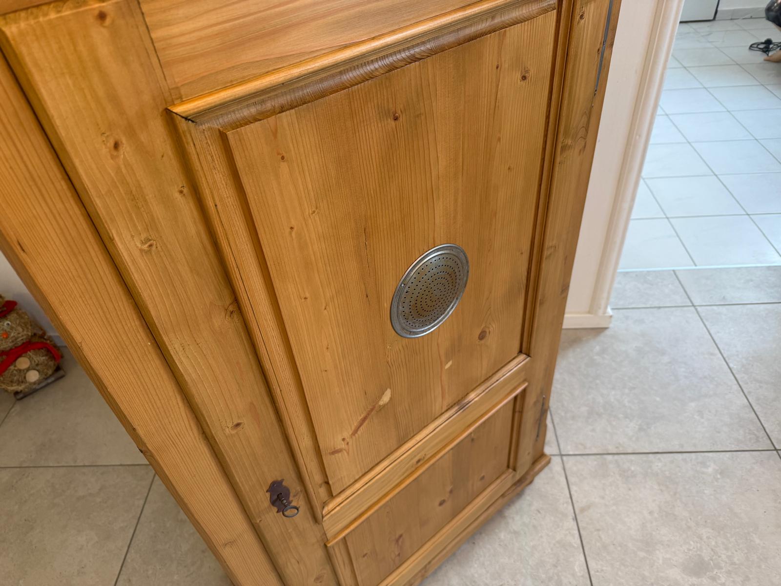 Bäuerlicher uriger Brotschrank Almerschrank Speiskasten Bauernkasten D1014