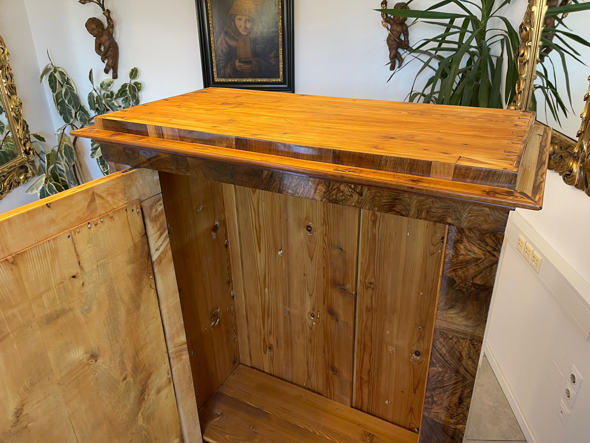 b7df024a-5a94-4d9d-9d3e-1523e44362c6 SALE Biedermeier Schrank Kledierschrank Kasten Nussholz A5106