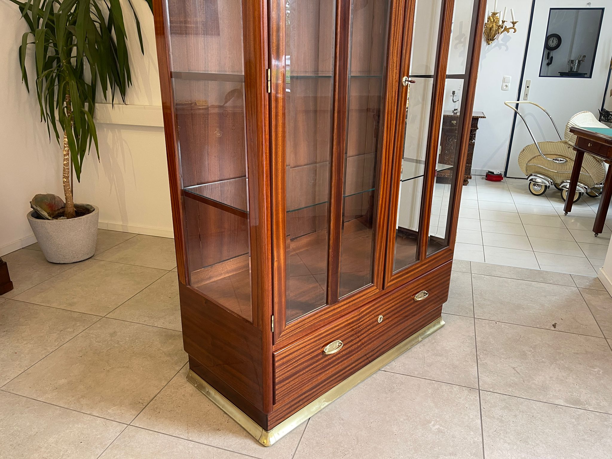 348f8e81-0f9b-4473-8154-51f07b8df15e Restaurierter Jugendstil Glasschrank Bücherschrank Vitrinenschrank A4930