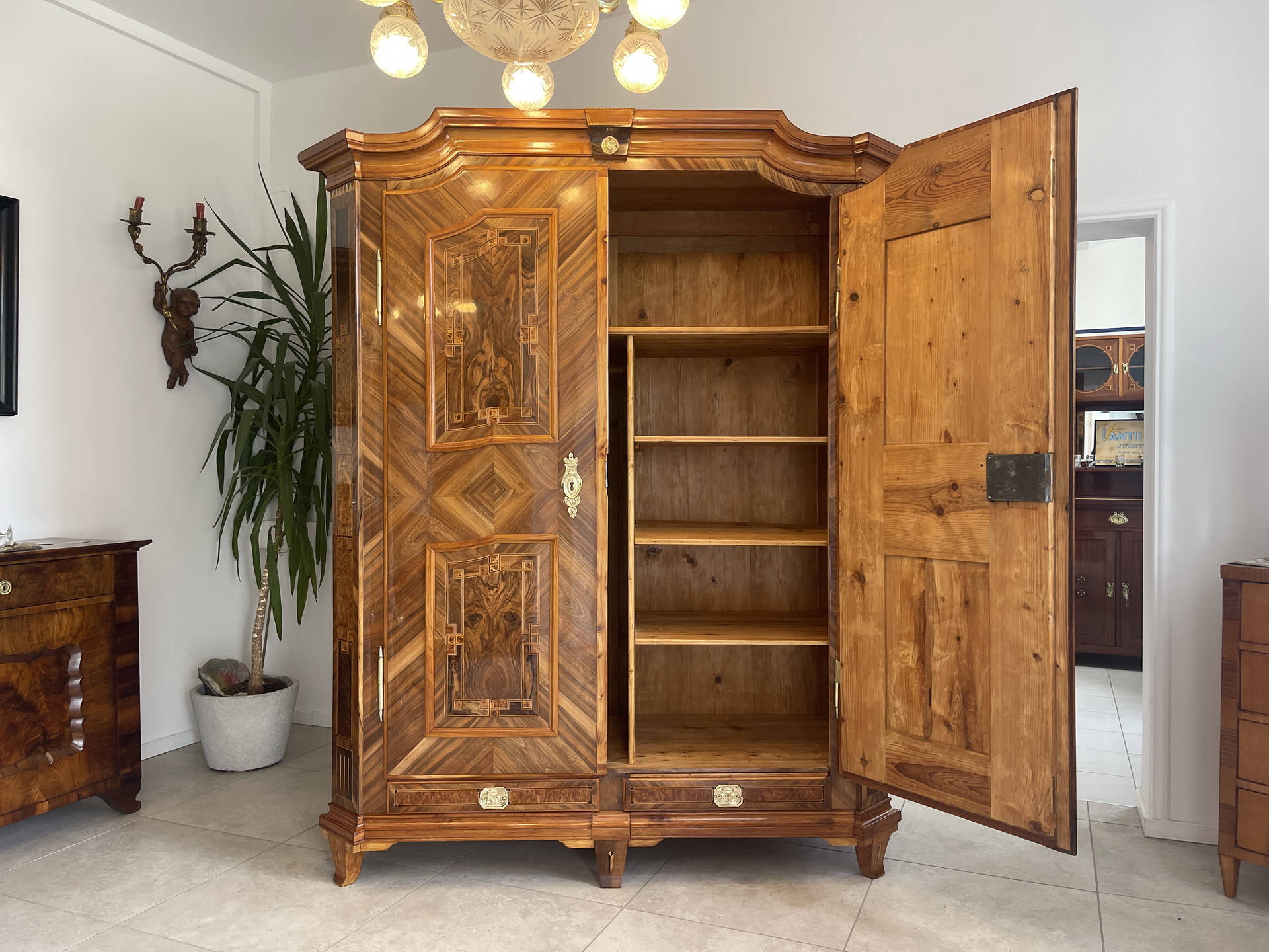 IMG_8602bKauh6q0BcYSs Barocker Hallenschrank Barockschrank Maria Theresienschrank Antiquitäte Rarität A4418