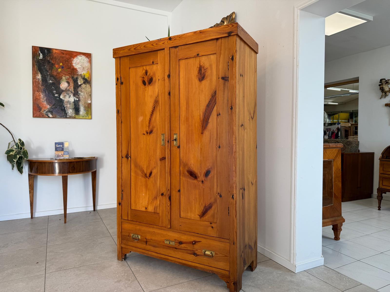 Antiker Zirbenholz Kasten Schrank Kleiderkasten G2151