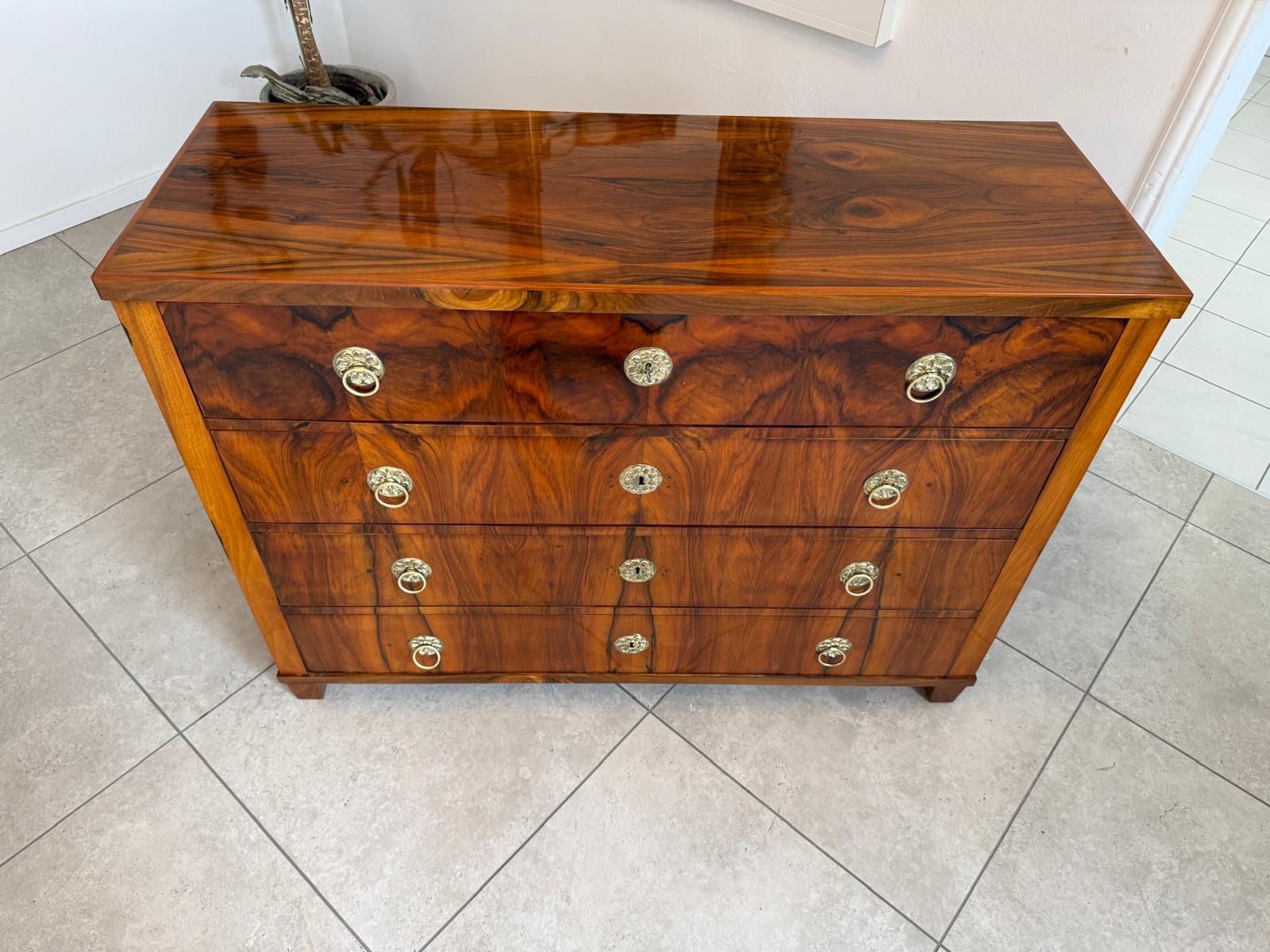 Biedermeier Kommode Nussholz Furniert Restauriert um 1820 D2869
