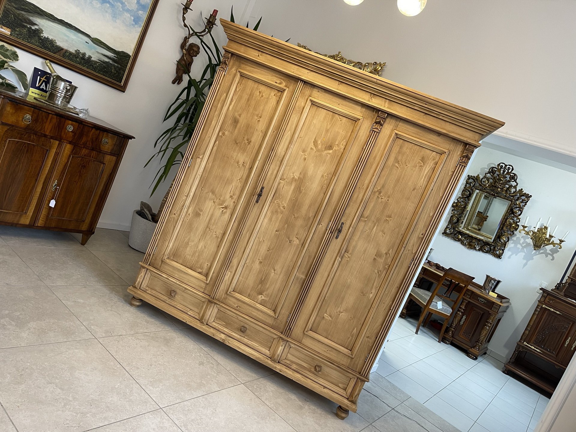 bauernschrank-Biedermeier_26 Garderobenschrank Bauernschrank Kasten Bauernmöbel B2089