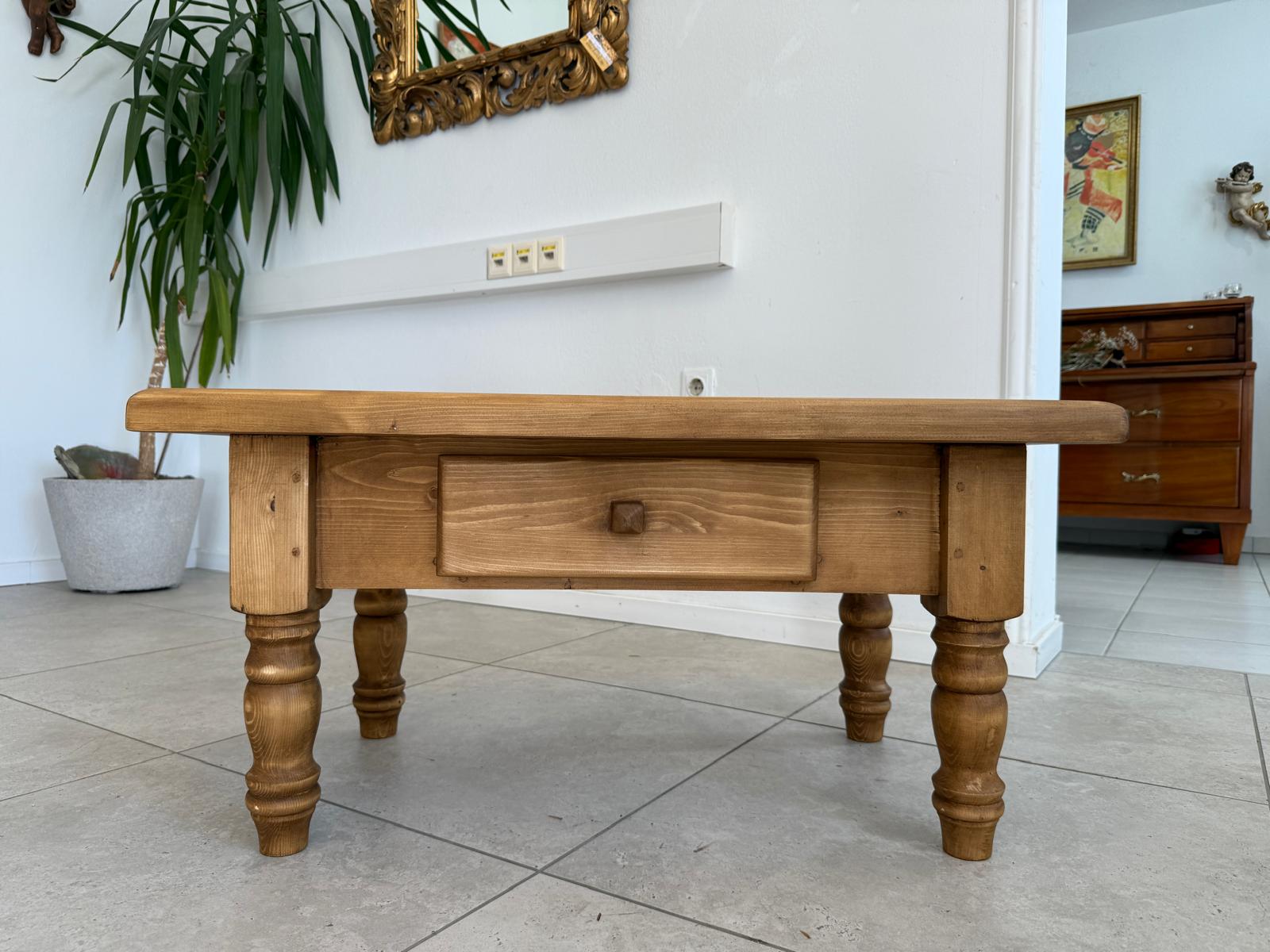 Massiver Couchtisch Bauerntisch Wohnzimmertisch Bauernstube G2001
