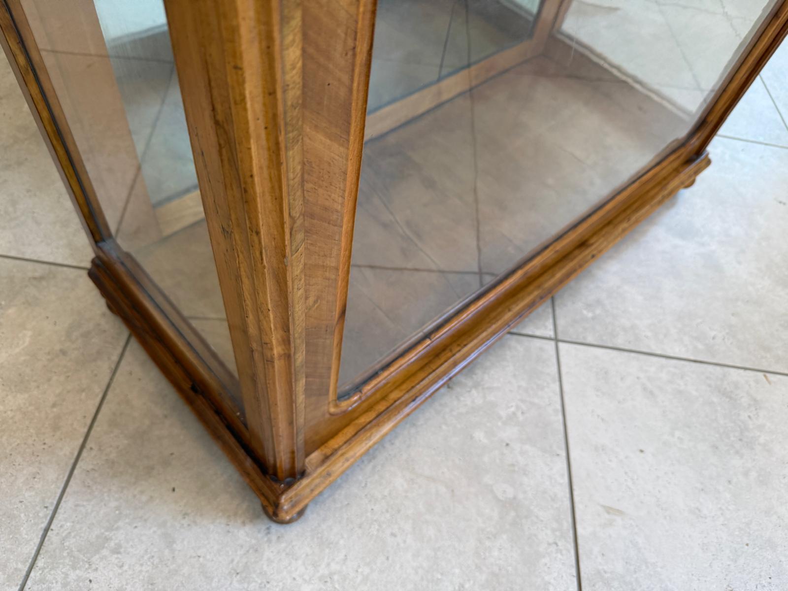 Spätbiedermeier Vitrine Bücherschrank Nussholz Original D2326