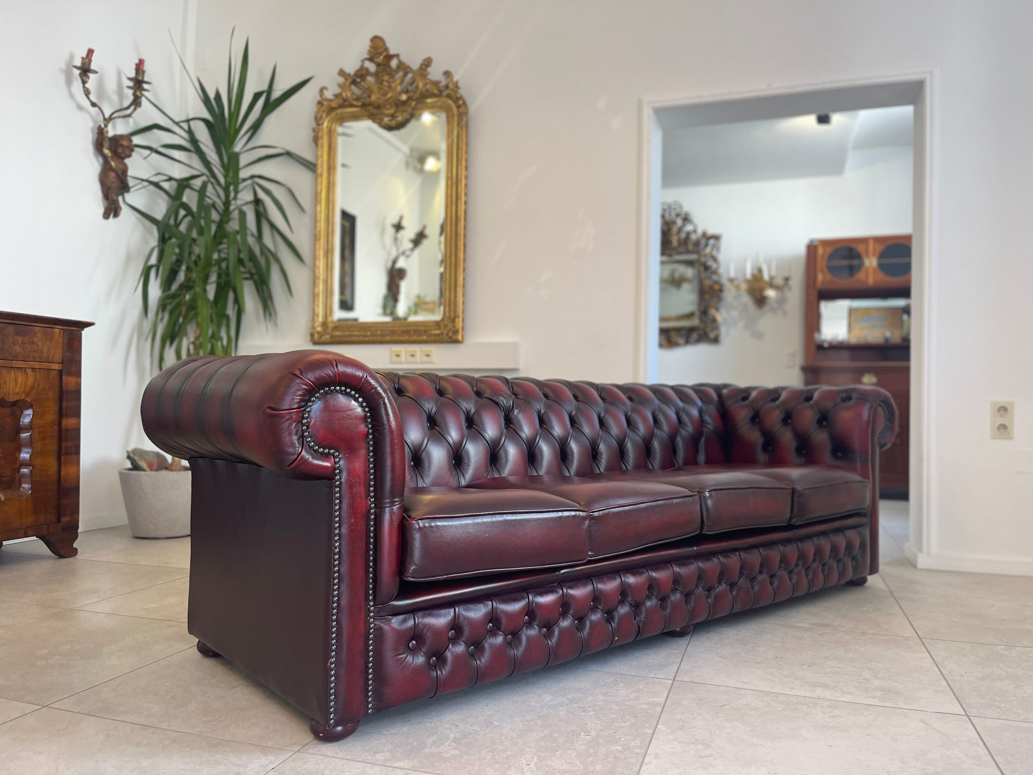 a78b9ec5-123d-4e22-acf0-c14370856faa Chesterfield 4er Clubsofa Couch Oxblood Red A4479