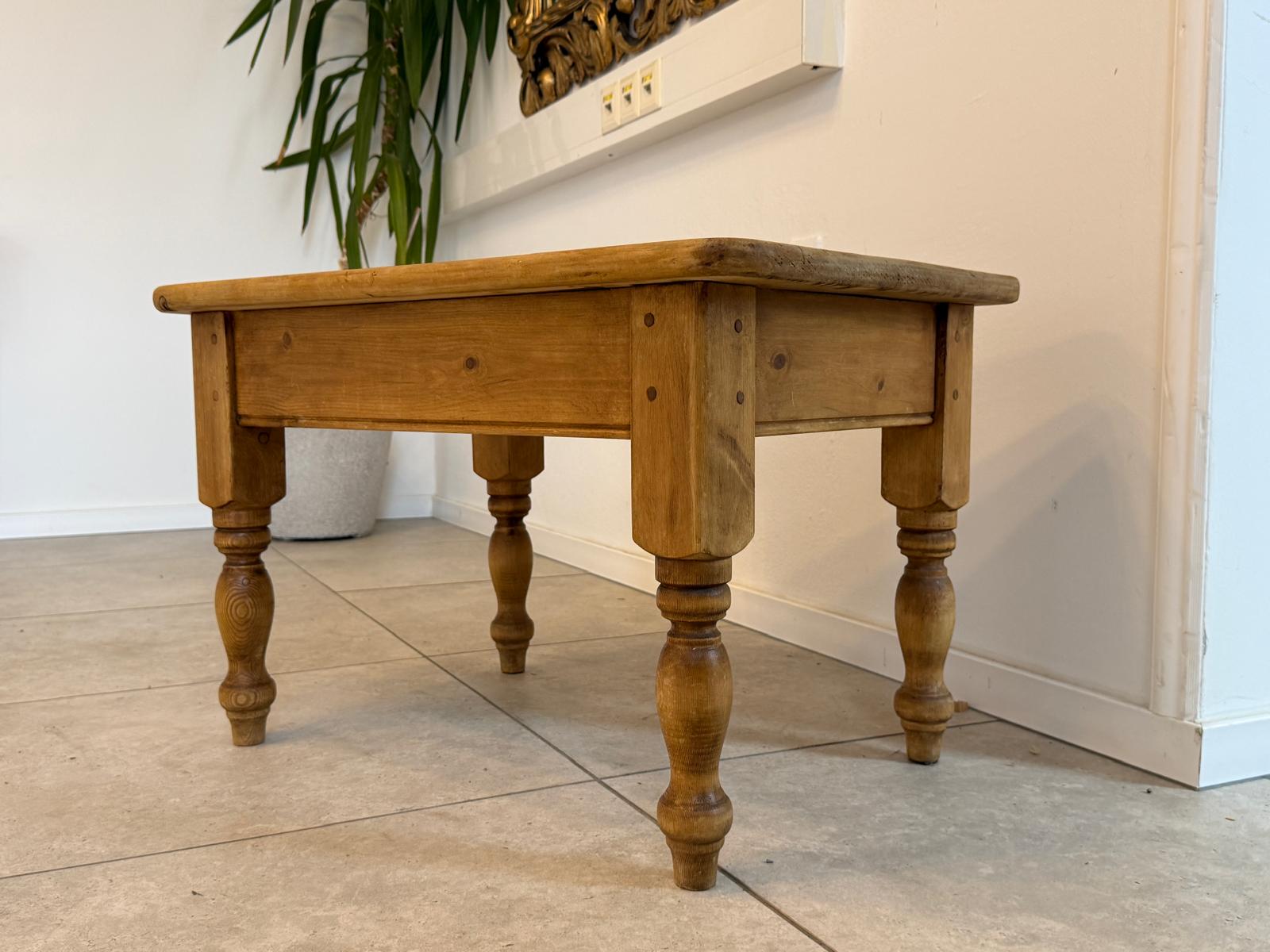 Massiver Couchtisch Bauerntisch Wohnzimmertisch Bauernstube D1057