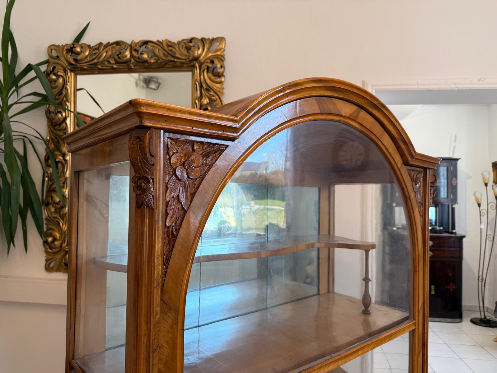 Spätbiedermeier Vitrine Bücherschrank Nussholz Original D2326