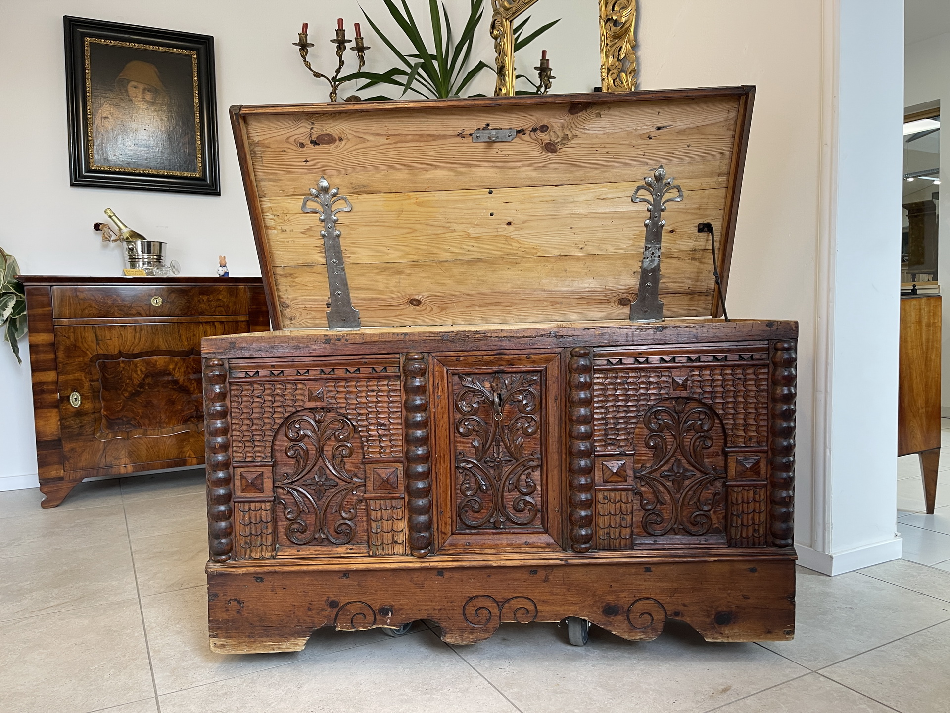 Barock-Biedermeier-129 Originale Barock Truhe Beschnitzt Naturholz A4190