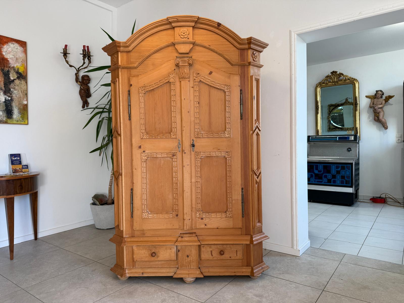 Bauernschrank Landhausschrank Barockstil Kleiderkasten Weichholz Alt & Antik G1051