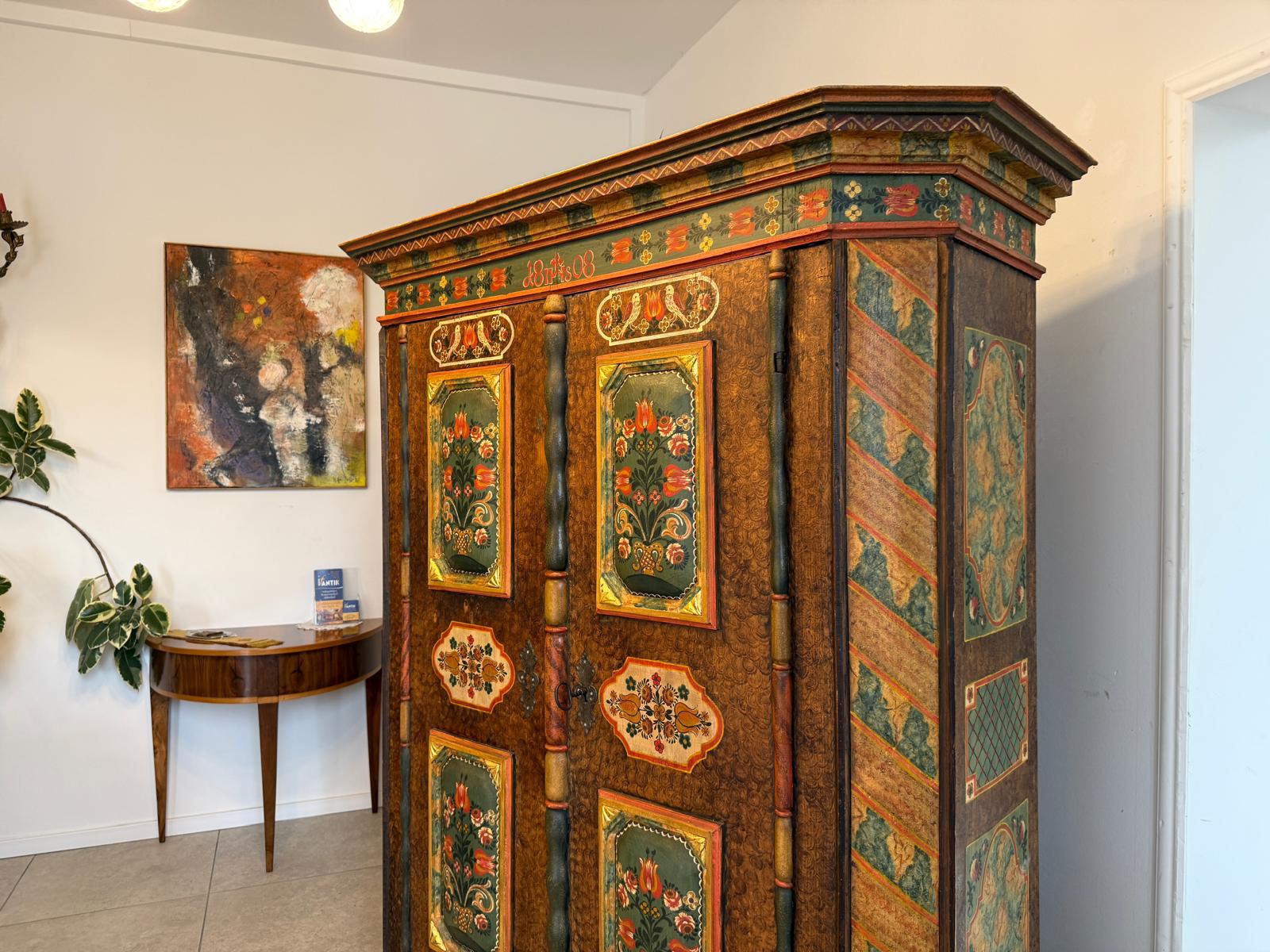 Handbemalter Bauernschrank mit Blumendekor, antiker Biedermeier Bauernkasten G2376