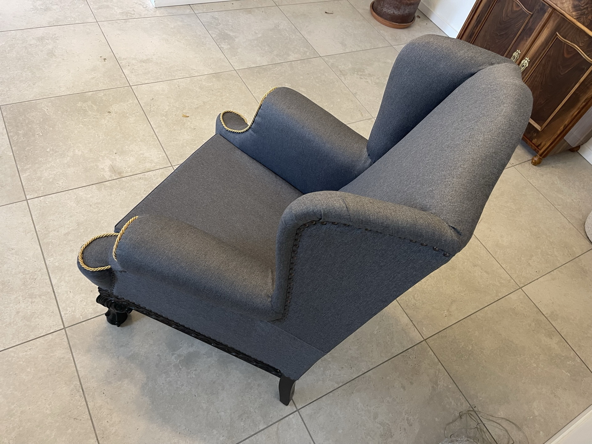 Buecherschrank_05 Restaurierter Historismus Ohrenfauteuil Ohrensessel B1557