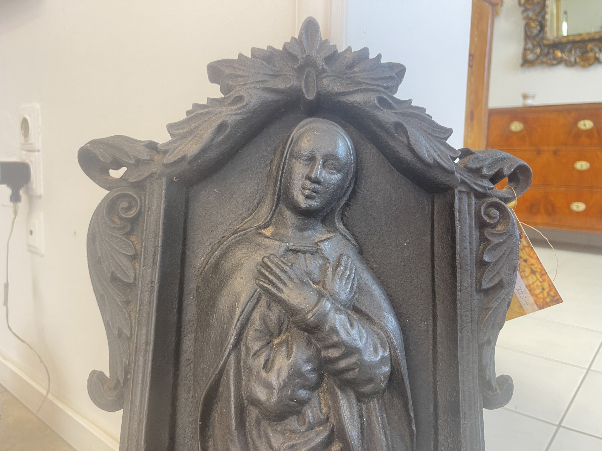 bauernschrank-Kredenz_51 Madonna Marterl aus Gusseisen B1791