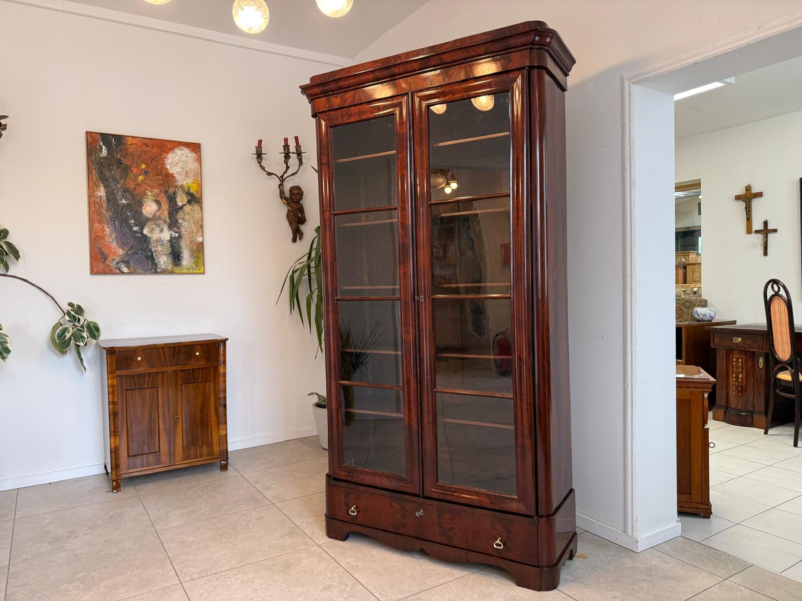 SALE Restaurierte Spätbiedermeier Vitrine Bücherschrank Mahagonie D2875