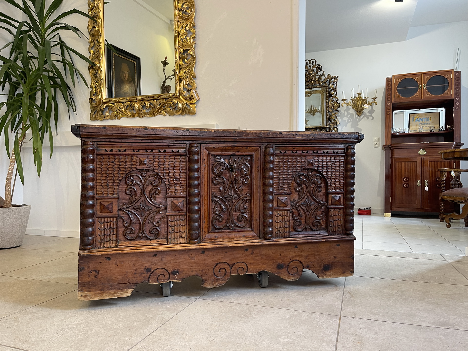 Barock-Biedermeier-106 Originale Barock Truhe Beschnitzt Naturholz A4190