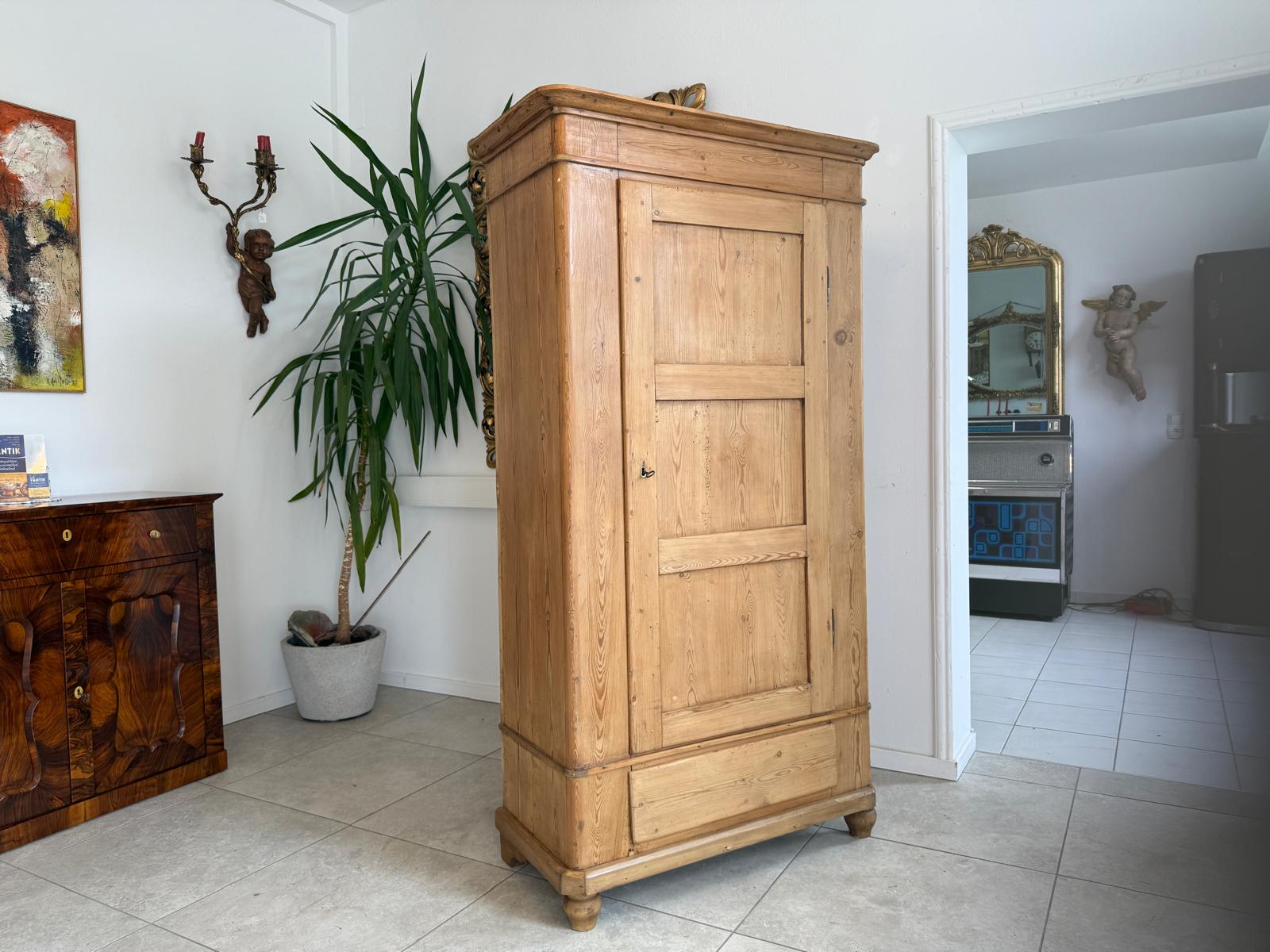 Bäuerlicher Kleiderschrank Naturholz Bauernschrank Bauernmöbel Kasten D2412