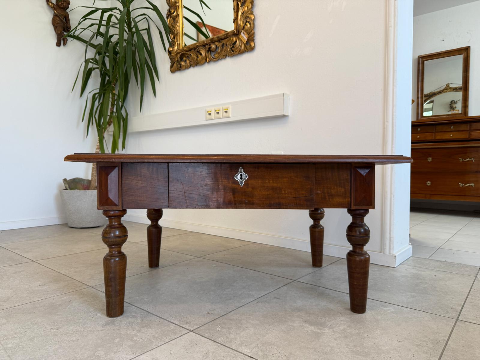 Gründerzeit Tisch Couchtisch Tisch Nussholz G1760