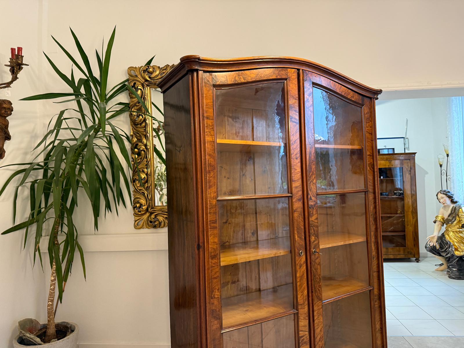 Biedermeier Vitrinenschrank Glasschrank Nussholz Kleiderschrank G2228