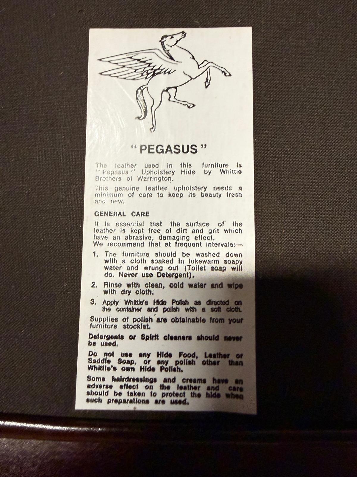 Chesterfield Ensemble 3 teilig Ledersofa Fauteuils Clubmöbel Cultmöbel D1214