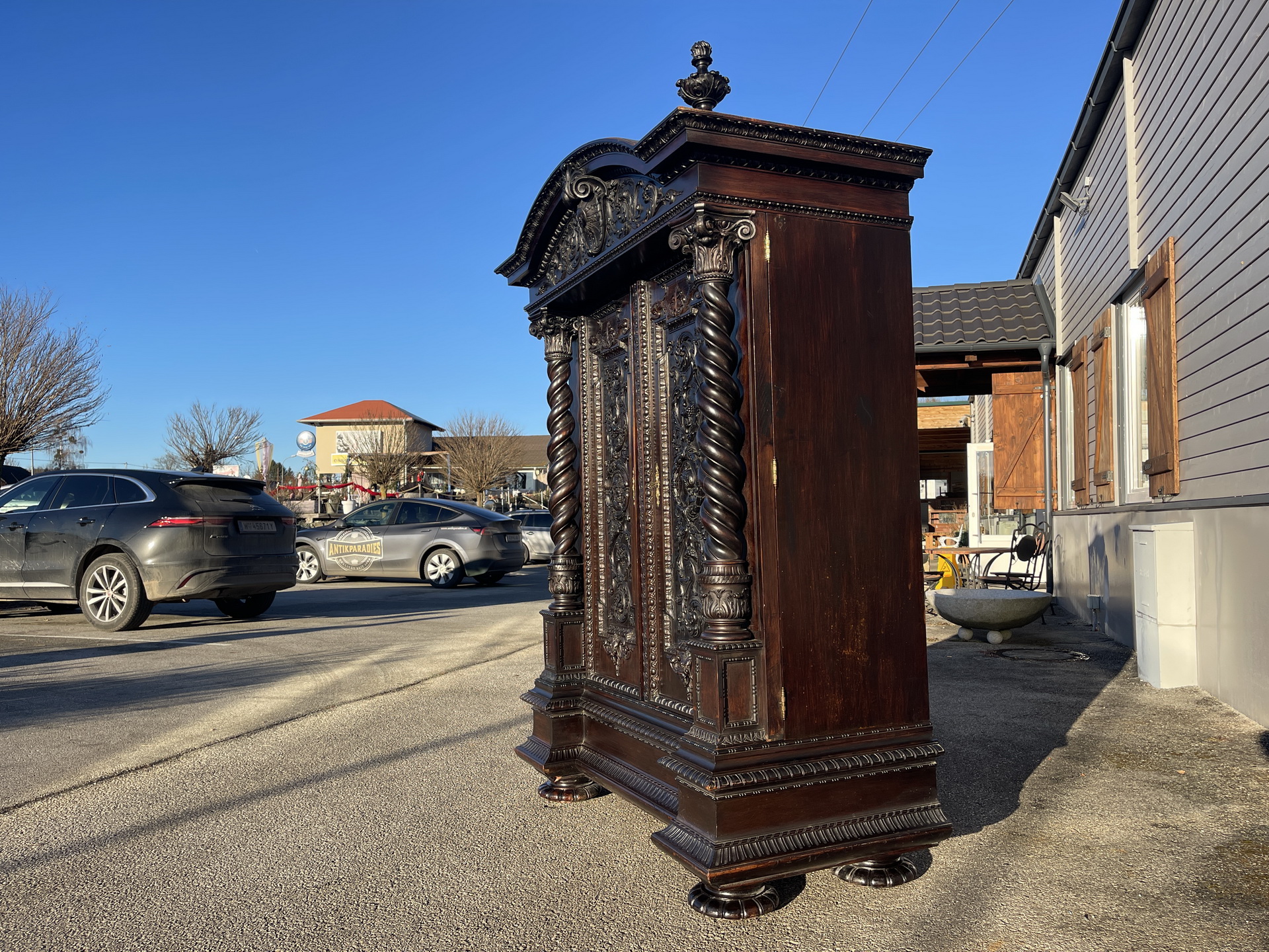 Monumentaler Renaissance Hallenschrank Prachtschrank B2064