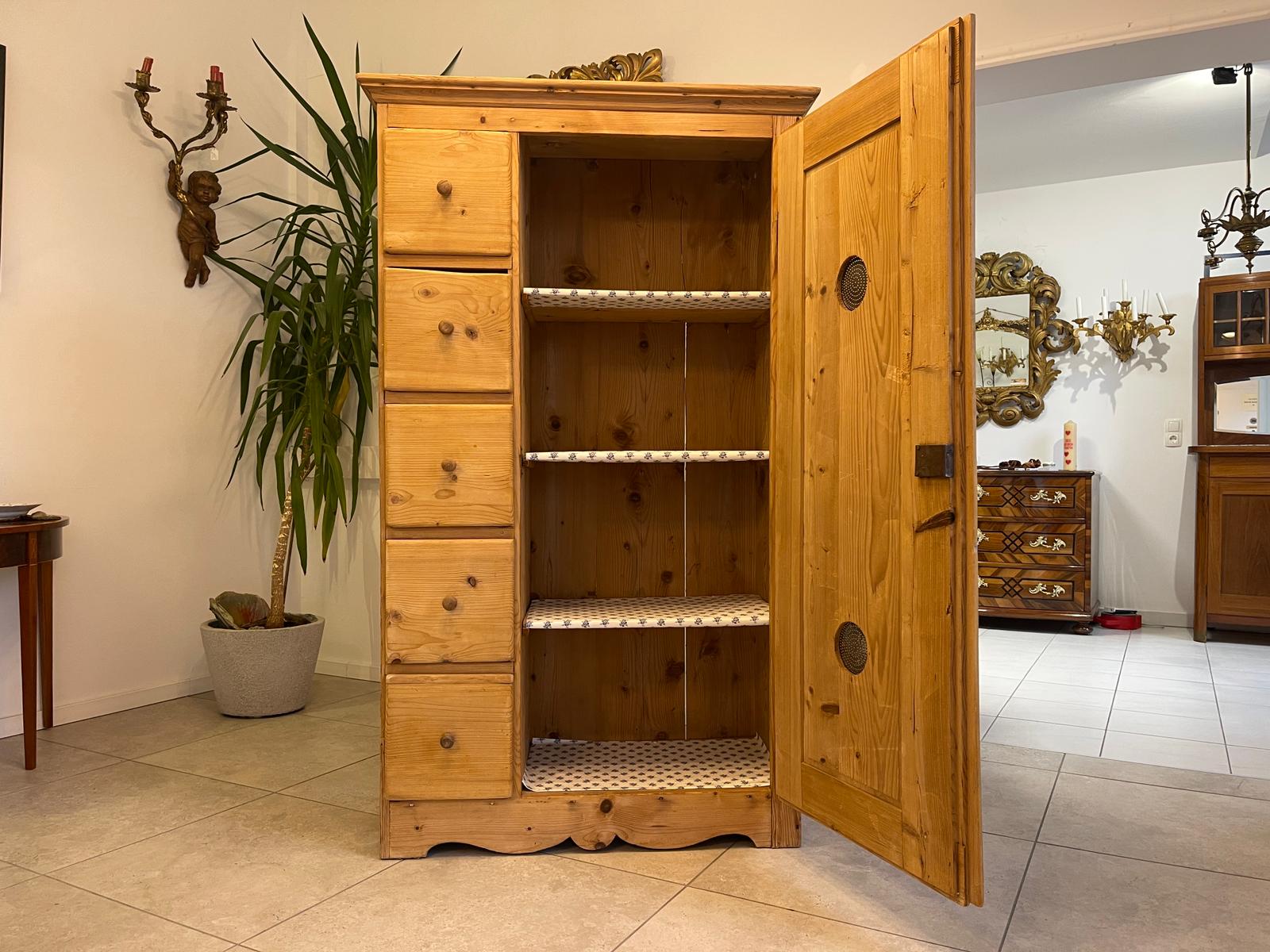6872dd40-f99d-49aa-a326-7eba6a628931 Brotschrank Almerschrank Speiskasten Bauernkasten A5122