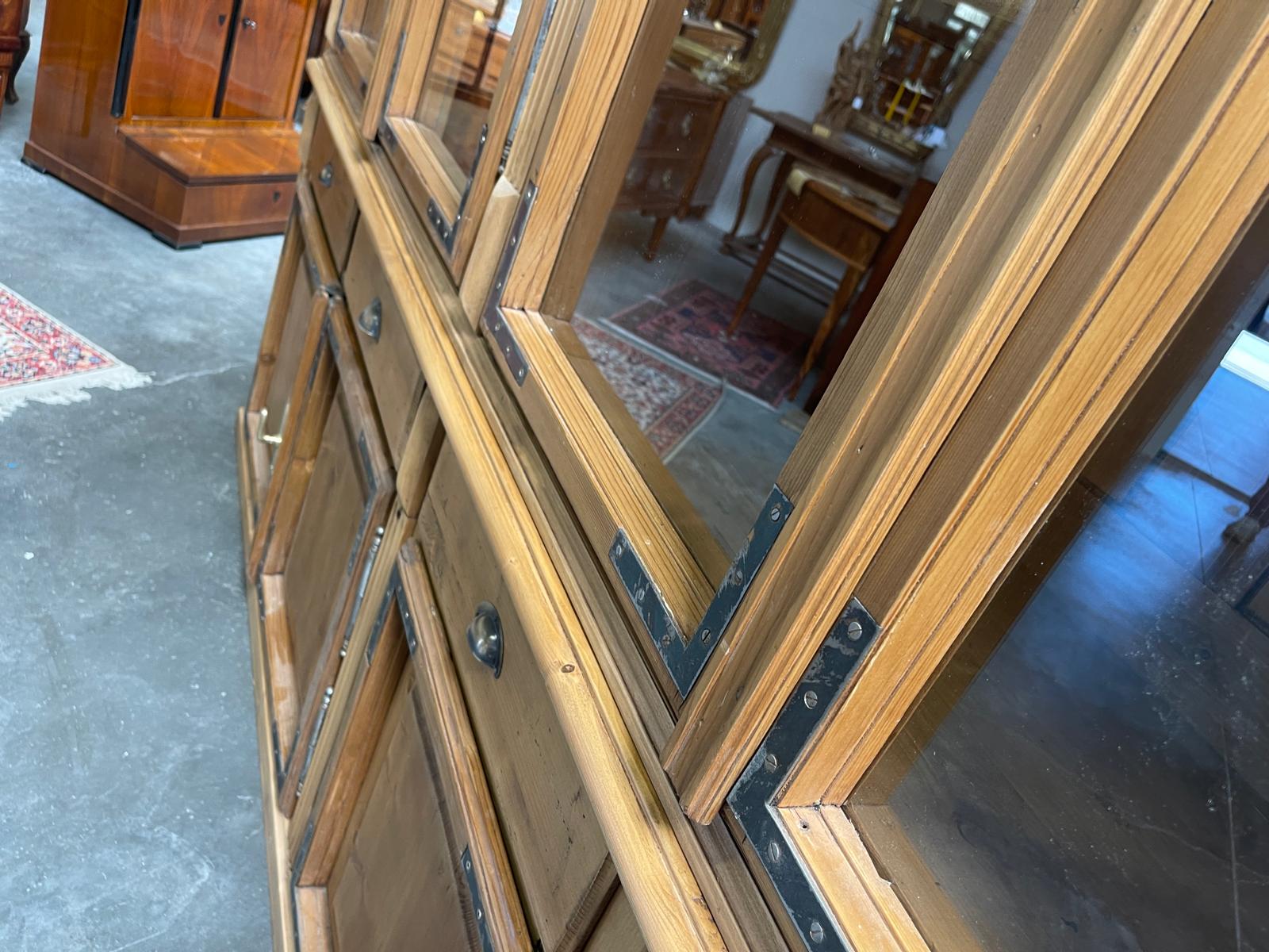 Antiker Bäuerlicher Bücherschrank Große französische Bibliotheksvitrine Glasschrank G1367
