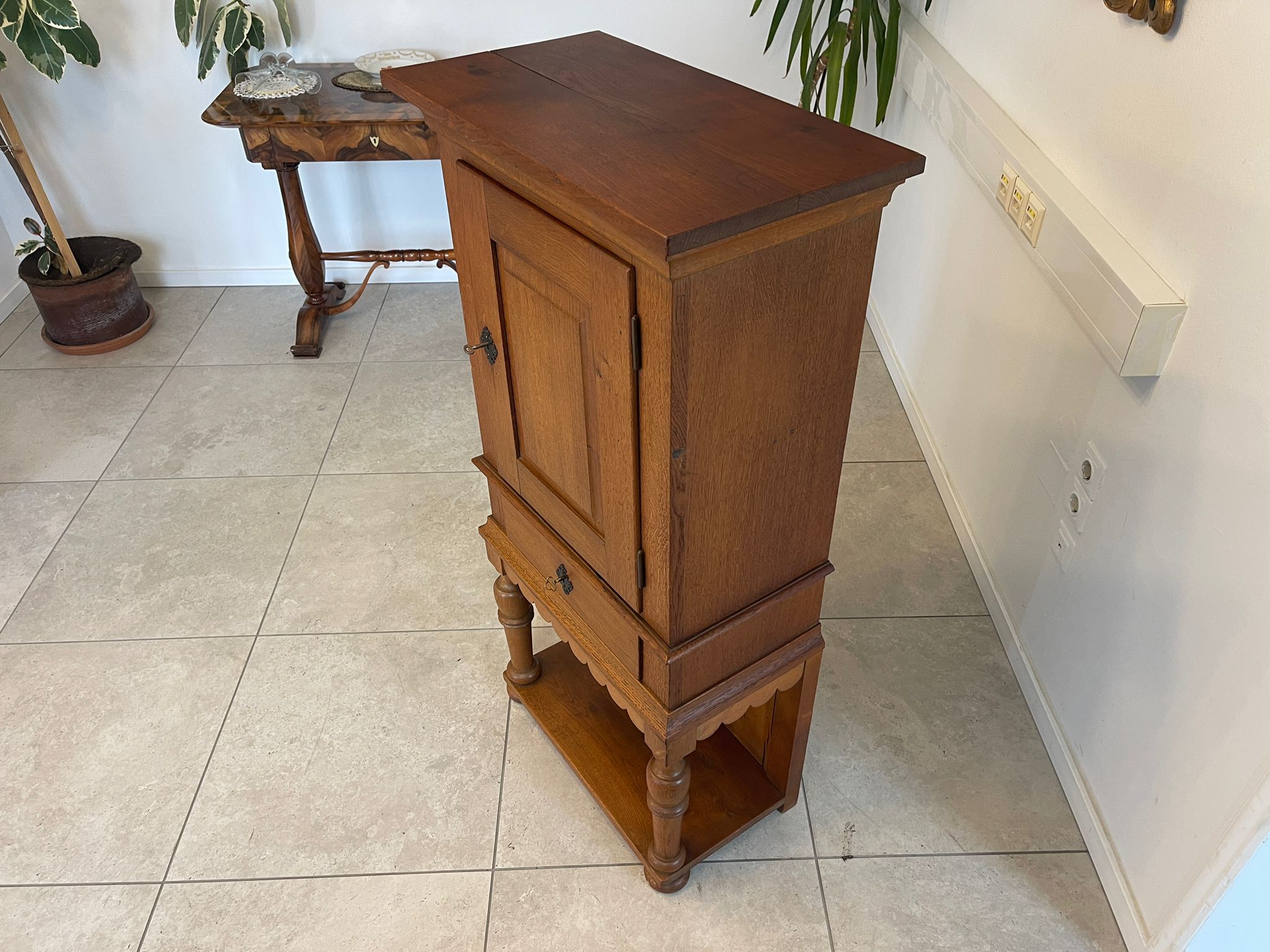 Stollenschrank Eichenschrank aus dem 19. Jahrhundert Antiquität G1612