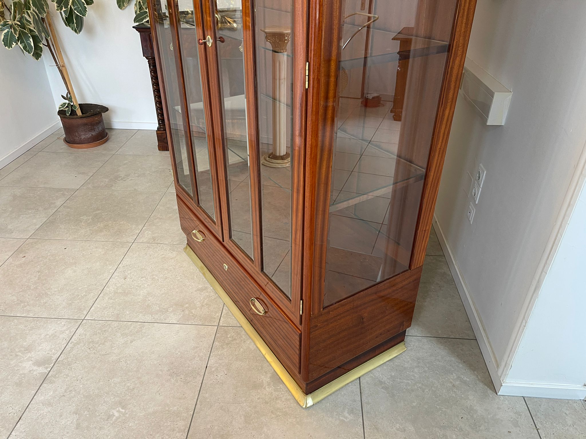 9a07d093-1477-42e1-b0ce-9880c66472b9 Restaurierter Jugendstil Glasschrank Bücherschrank Vitrinenschrank A4930