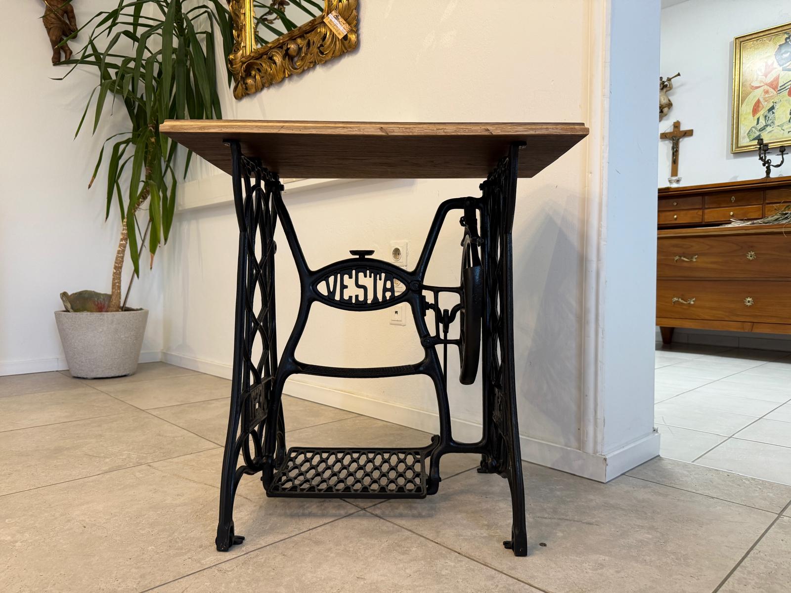 Bäuerlicher Tisch Nähmaschinentisch Gusseisern Vesta G2021