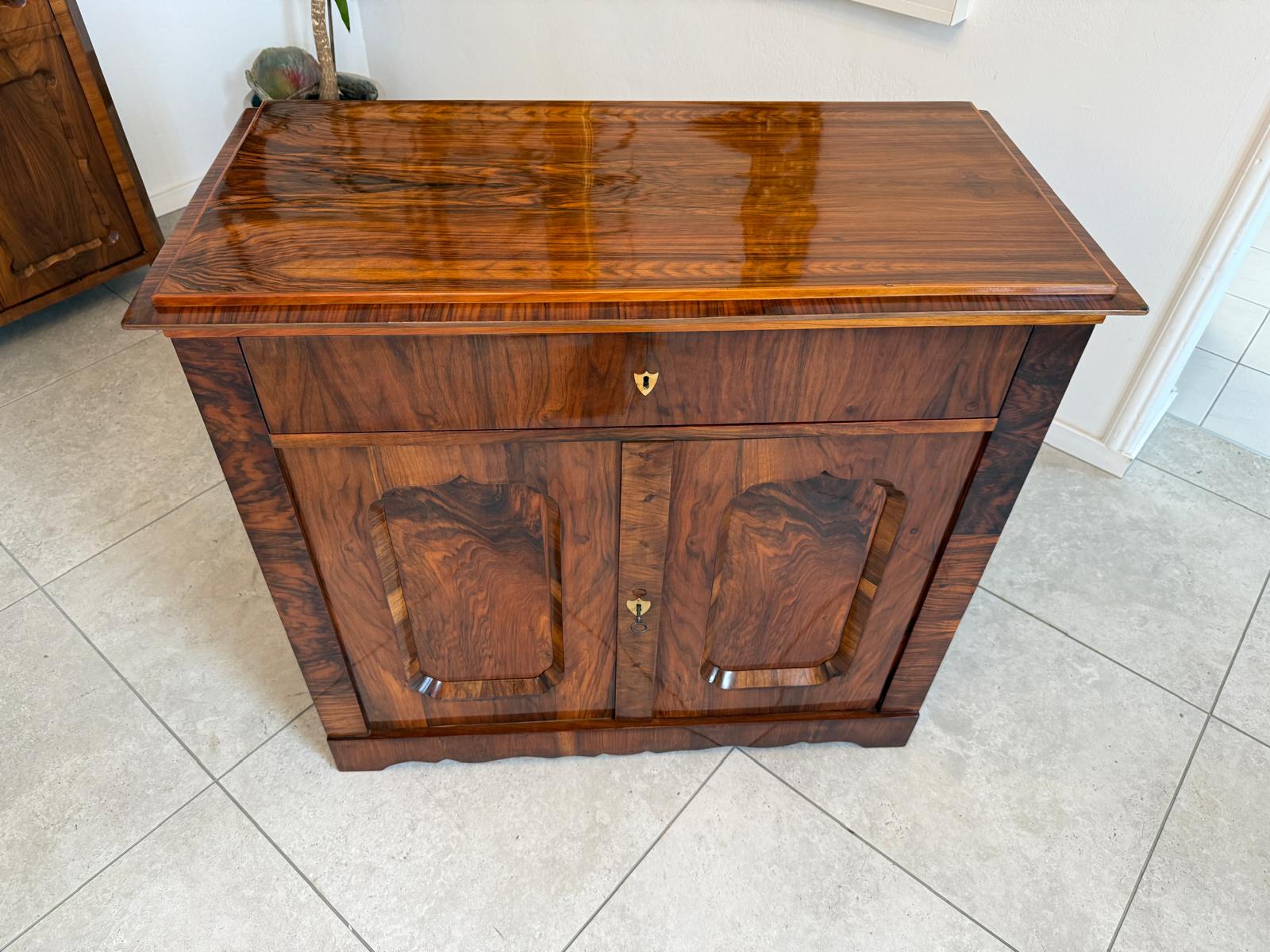 Sale Restaurierte Biedermeier Anrichte Trumeau Nussholz G1832-1