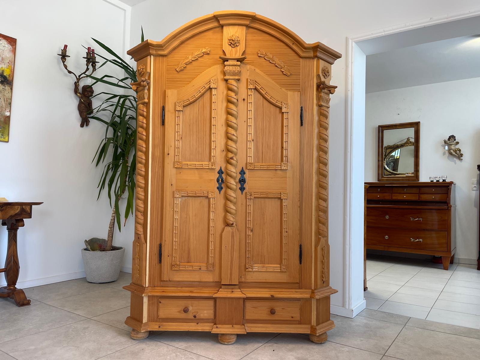 Traum Bauernschrank Landhausschrank Barockstil Kleiderkasten G1706