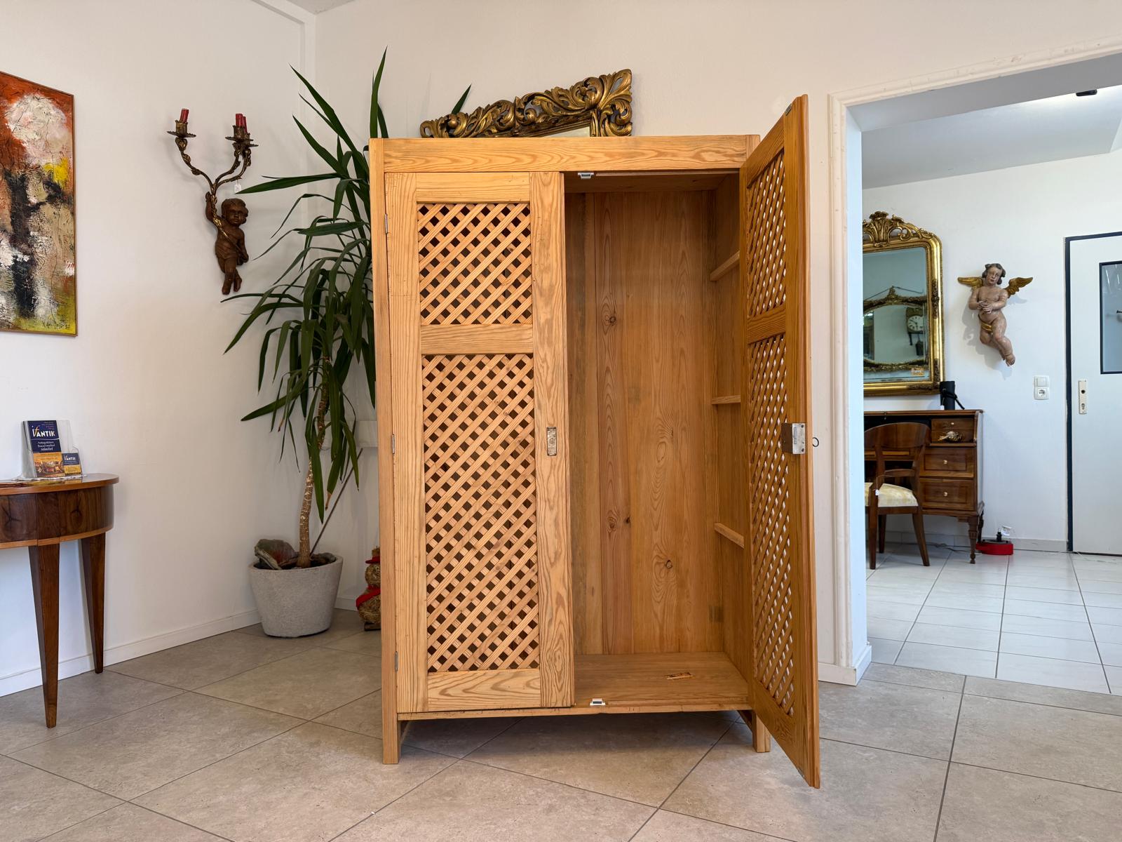 Jugendstil Bauernschrank Naturholzschrank Gitterschrank Naturholschrank D1013