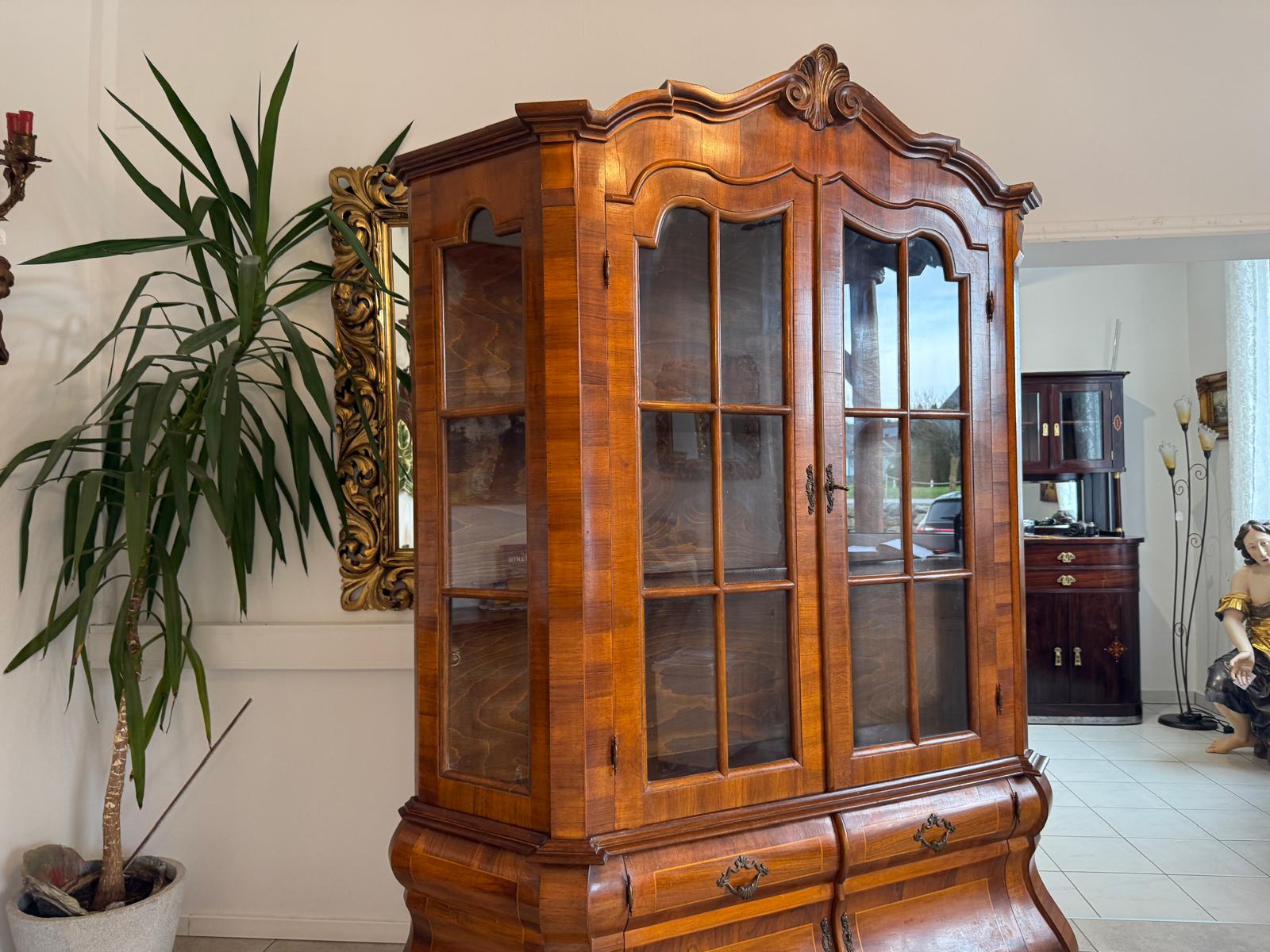 Barockstil Vitrine Intarsiert Nussholz Bücherschrank Stilschrank D2305