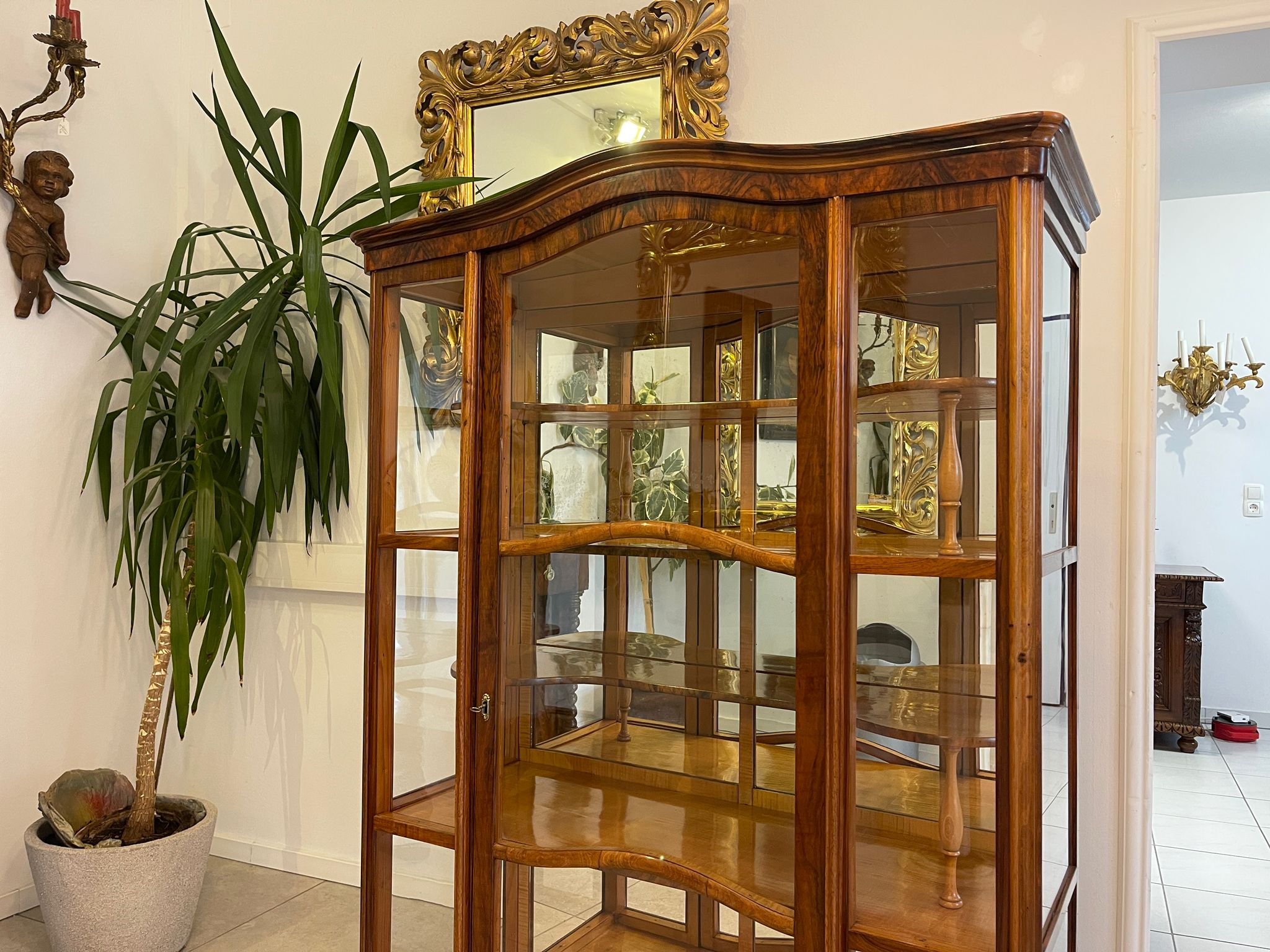 37cb21e2-dac5-4508-a371-02d19113f604 Biedermeier Vitrine Bücherschrank Nussholz A4949