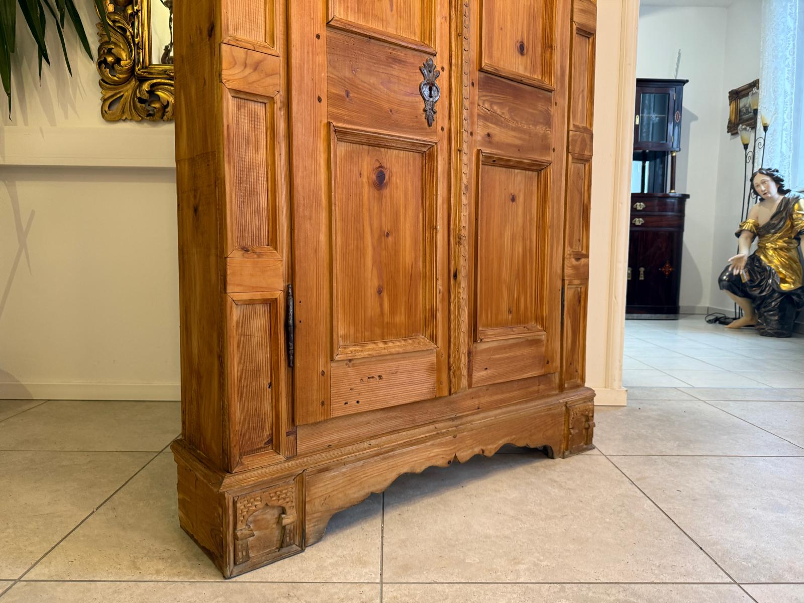 Uriger Brotschrank Almerschrank Vorratsschrank Bauernkasten Antik D1055