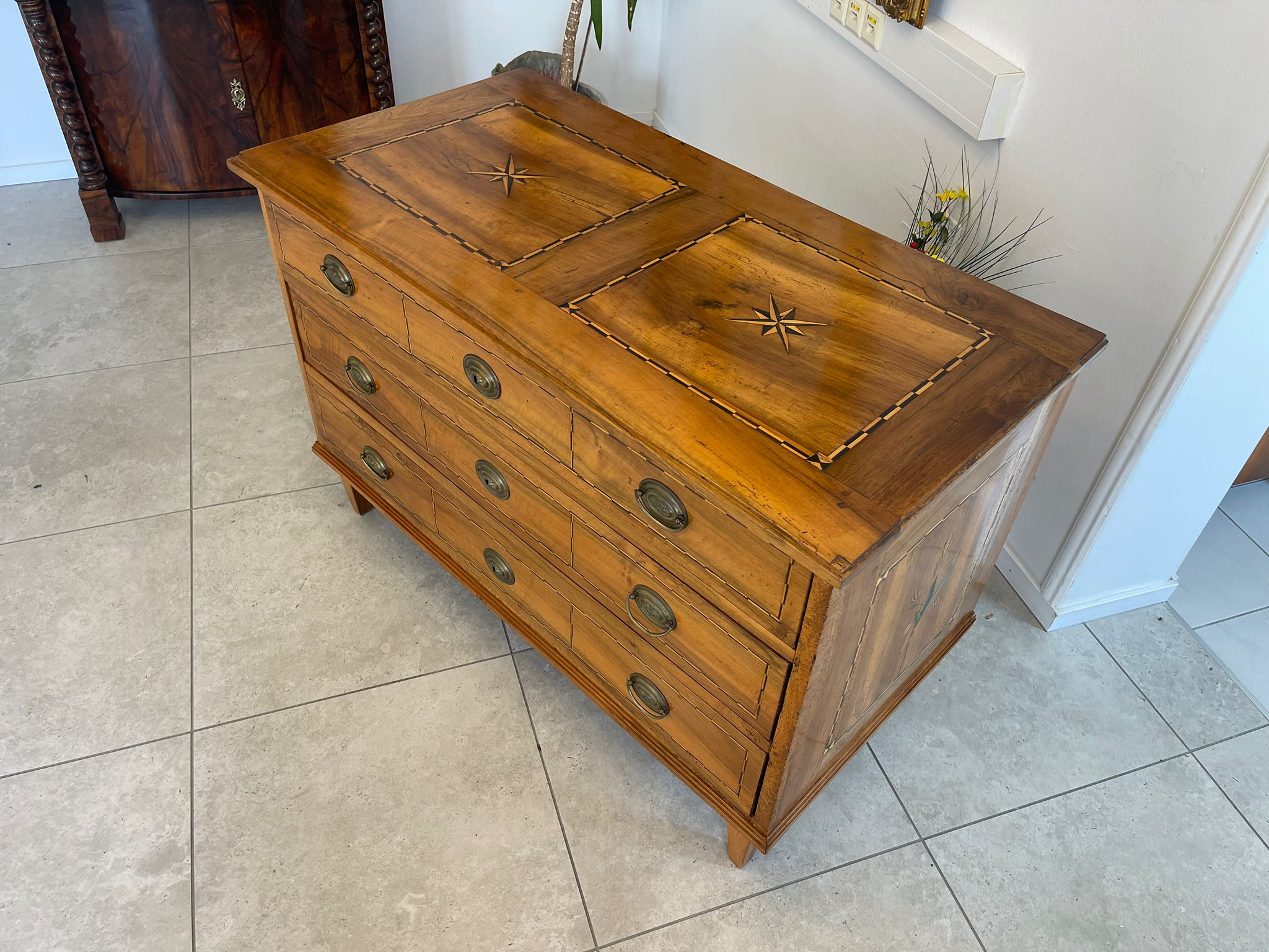 41c057d8-2b4f-4920-a6dc-864977762ae0 Sale Marketierte Josefinische Kommode A4691