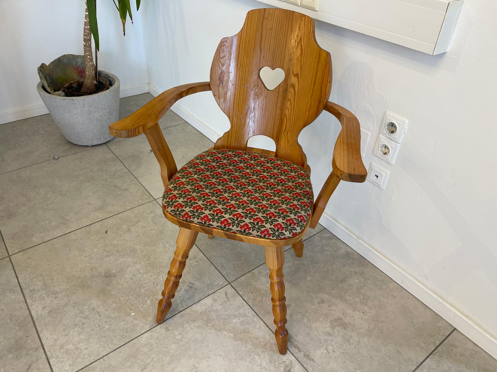 Bäuerlicher Bauernsessel Armlehnstuhl Stuhl Herzerlsessel G1207