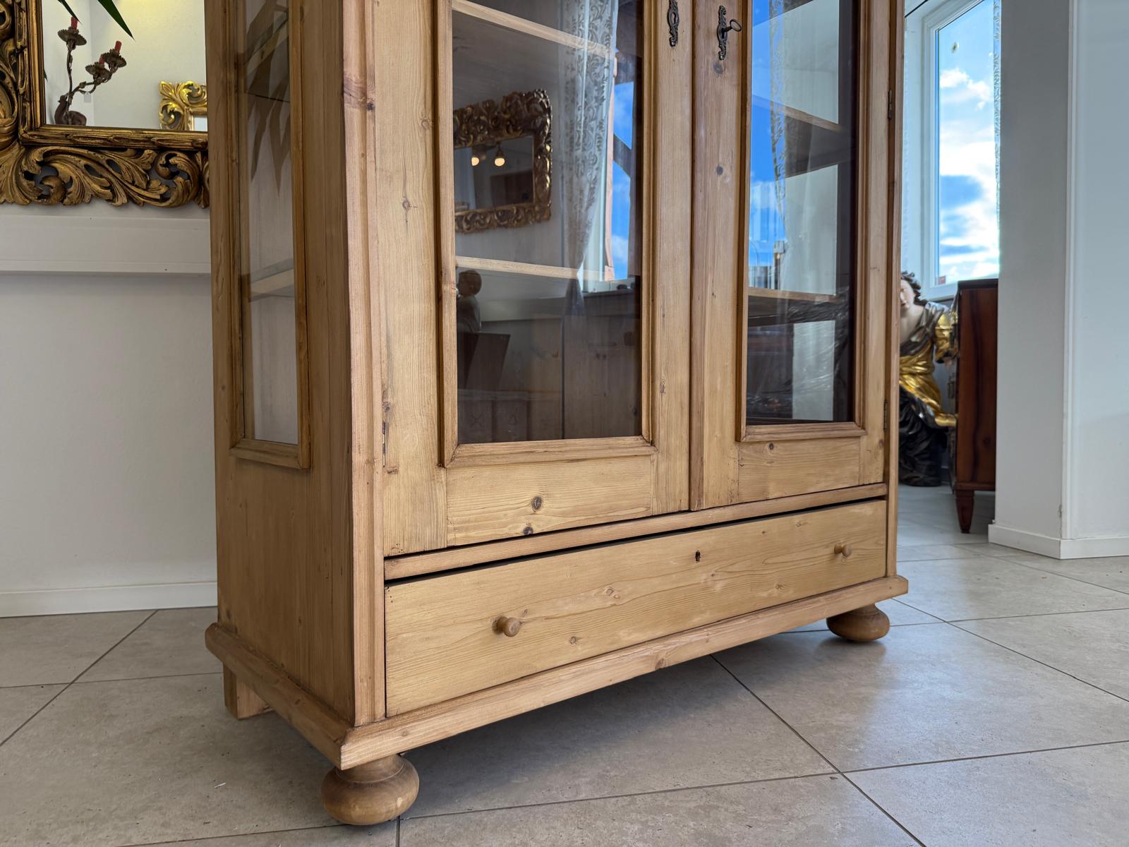 Antike Weichholz Bauernvitrine Vitrine Naturholz Glasvitrine Alte Bauernmöbel D1184