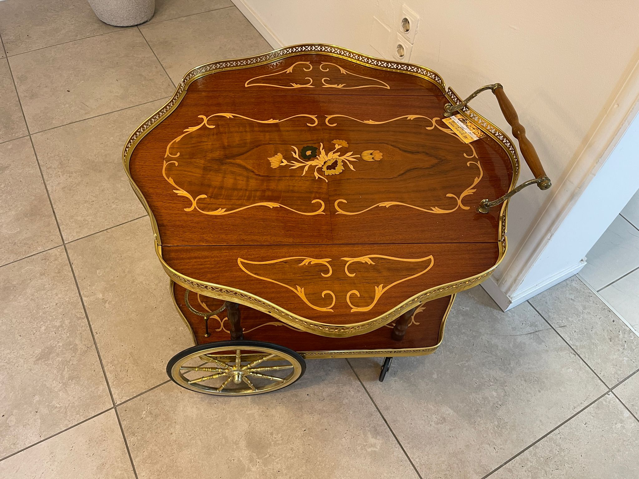 e4ea948d-305b-4274-bc27-8a8c0d432ba6 Barockstil Serviertisch Frühstückstisch Intarsien Designertisch A5068