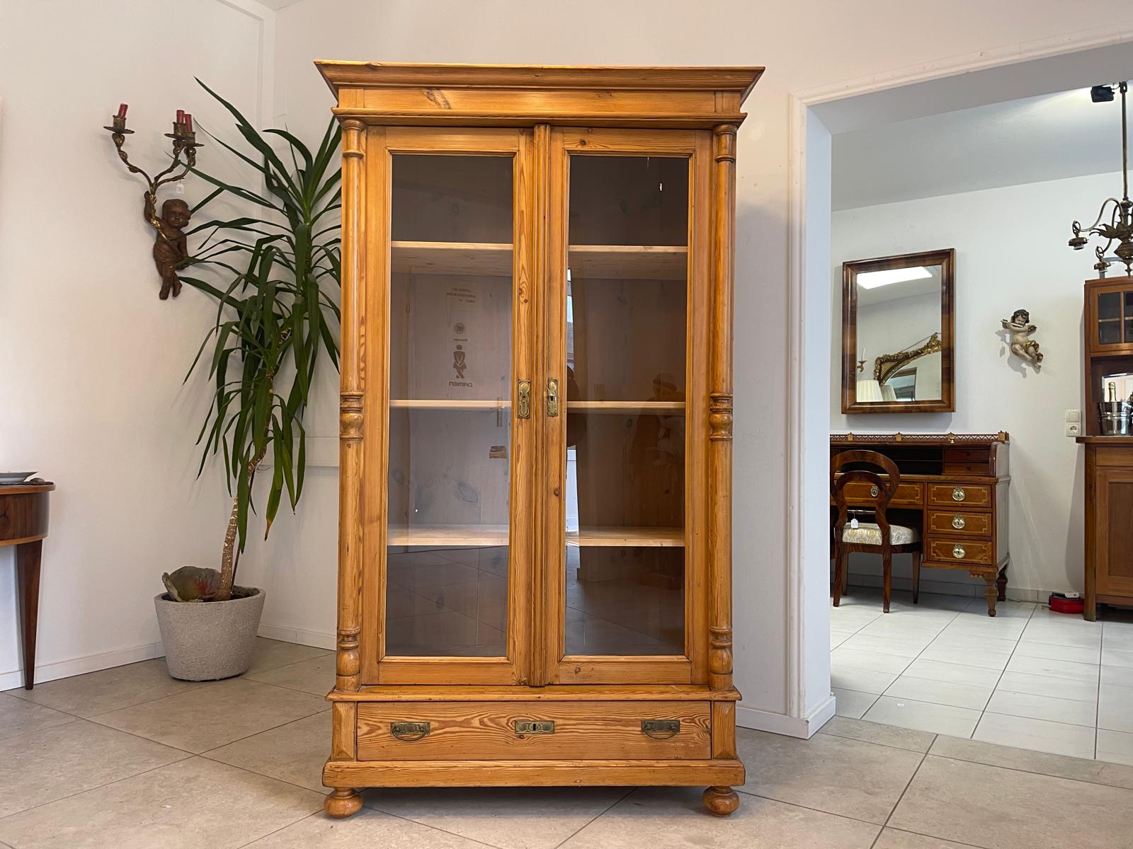 Bäuerliche Vitrine Bauernvitrine Bauernschrank Naturholz Bücherschrank Bauernmöbel G1155