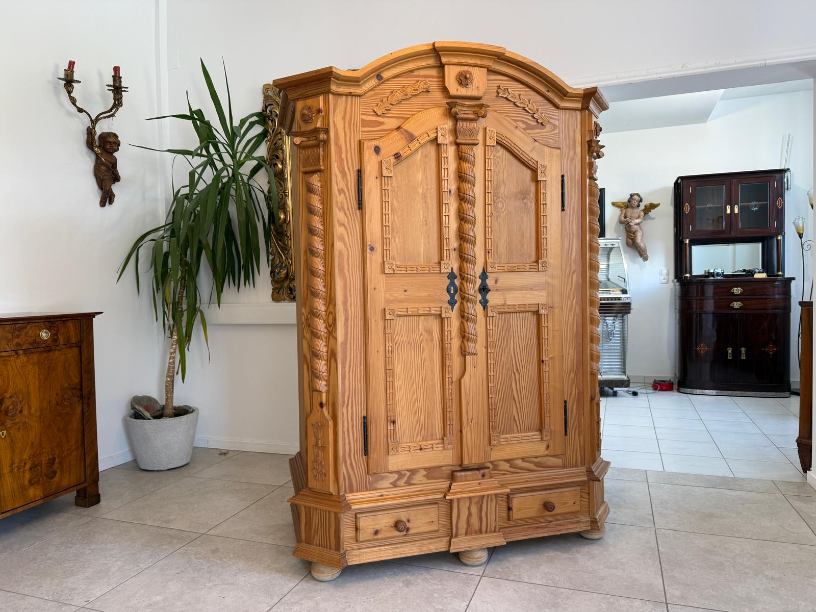 Bauernschrank Landhausschrank Barockstil Kleiderkasten Weichholz Alt & Antik D2514