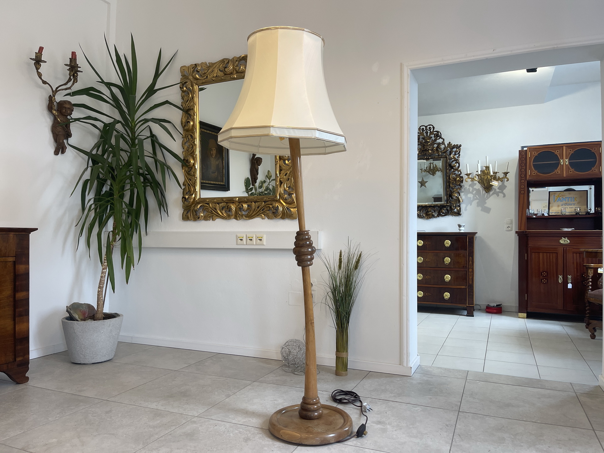 IMG_4602 Stehlampe Antikstil Holzlampe Holzstehleuchte A4224